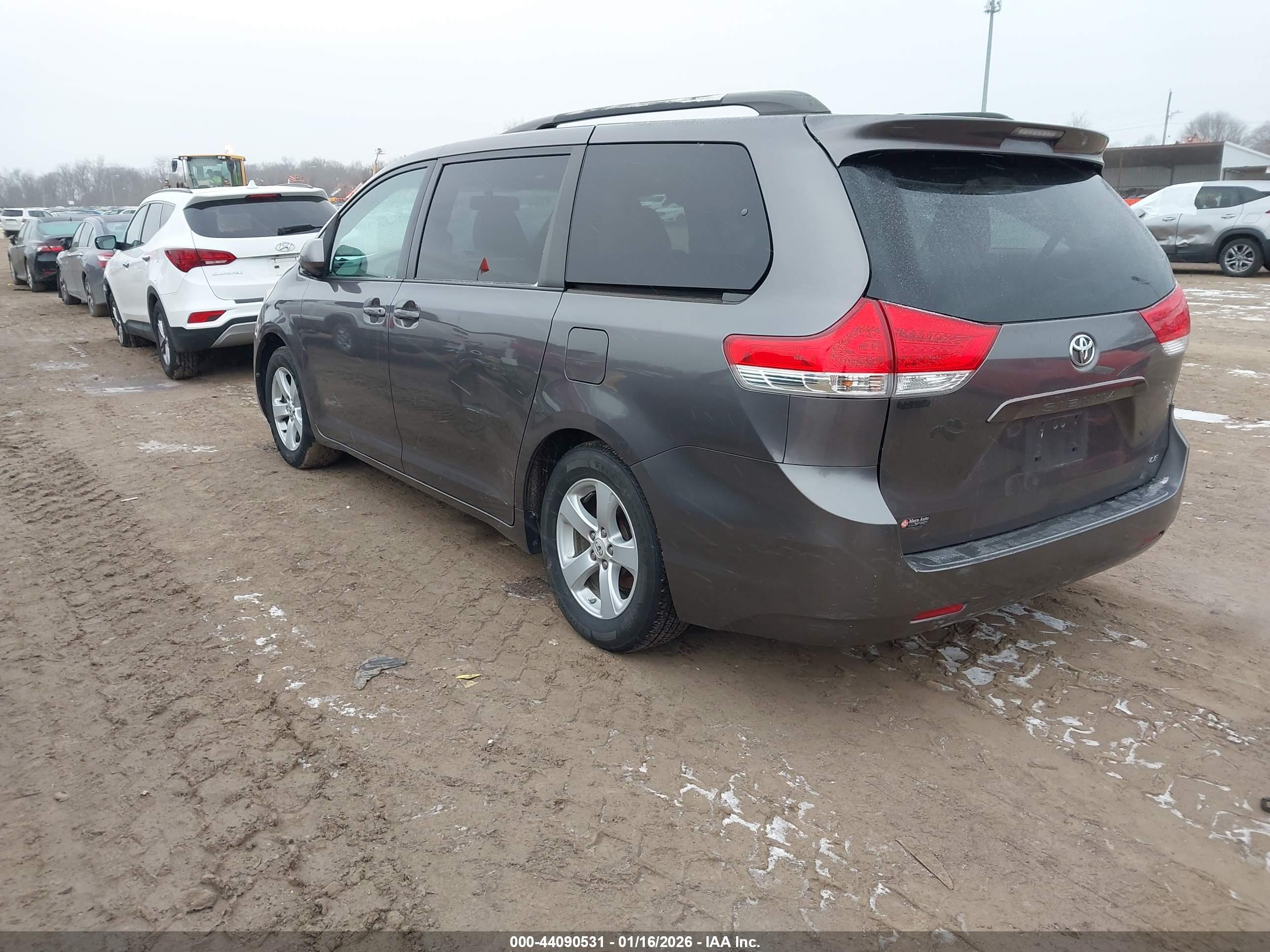 TOYOTA SIENNA image 3