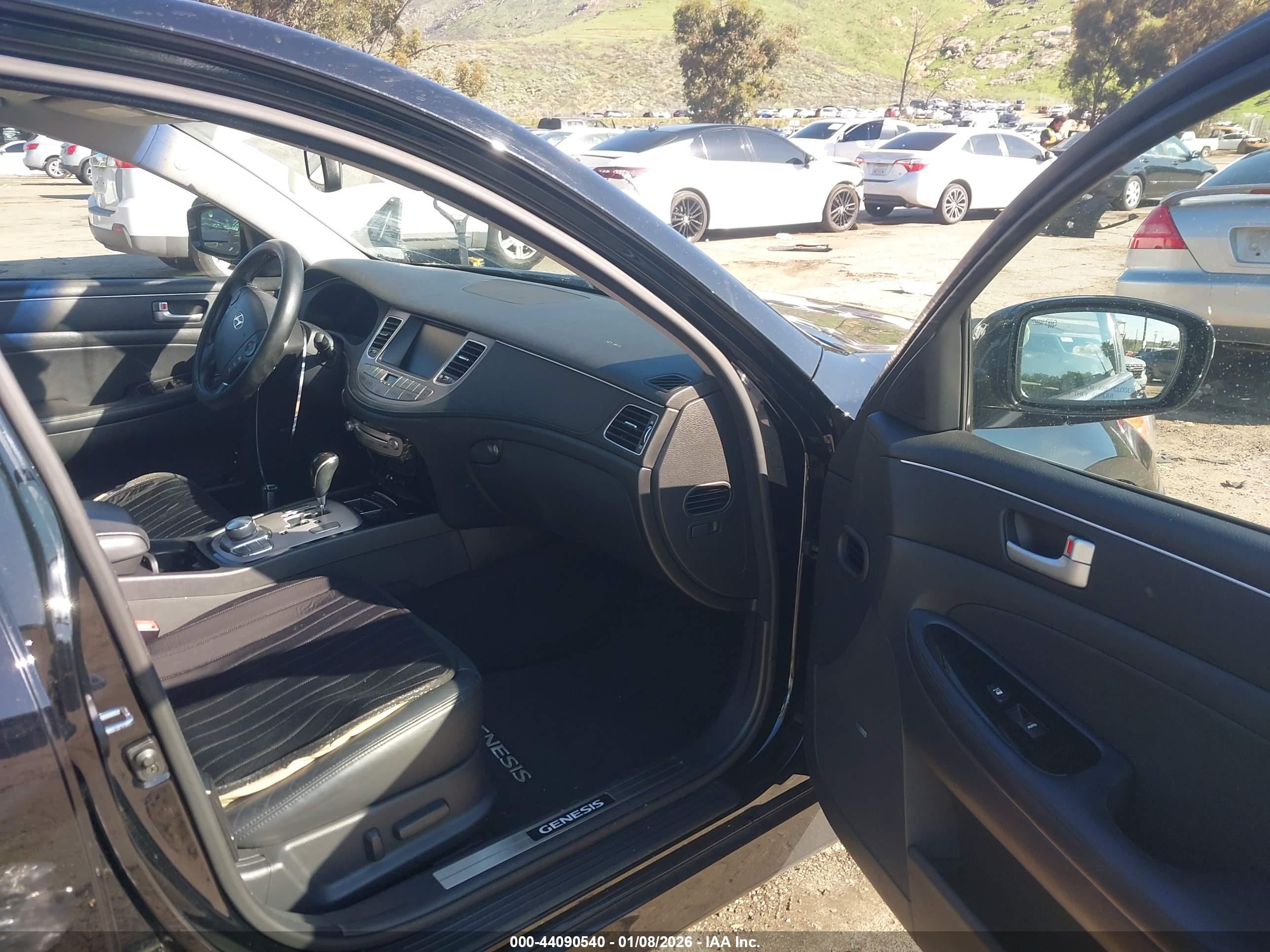 HYUNDAI GENESIS image 5