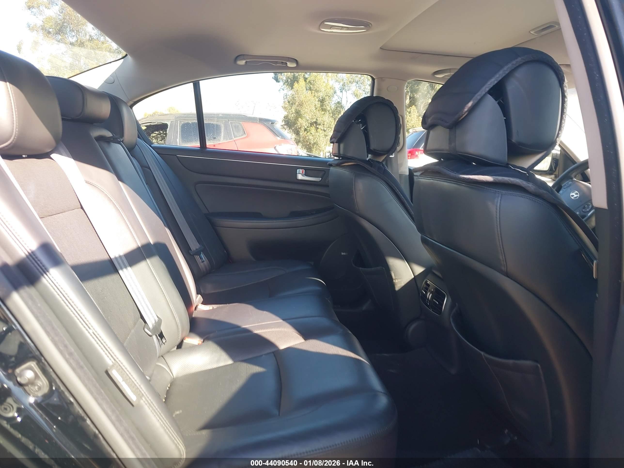 HYUNDAI GENESIS image 8