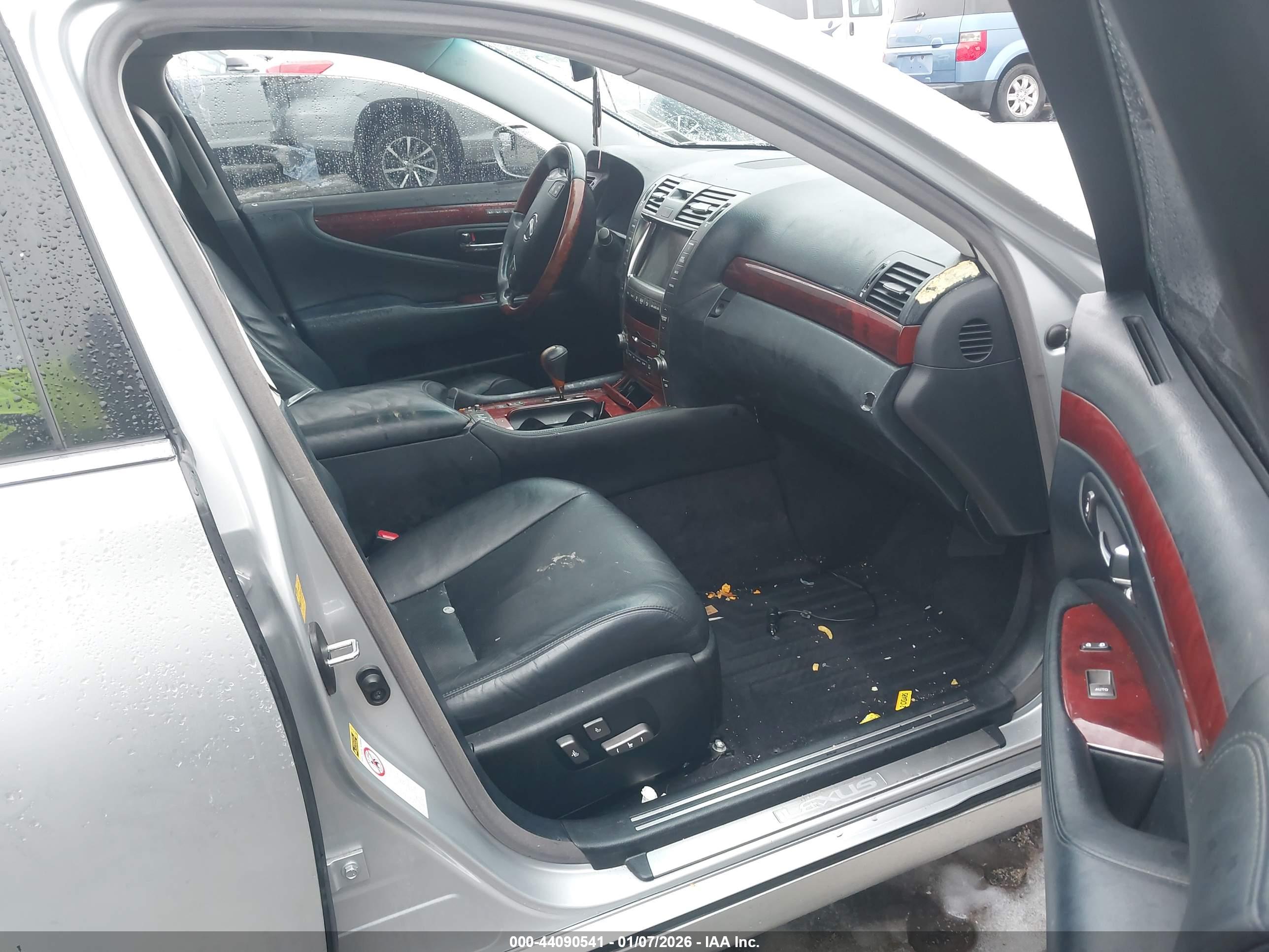 LEXUS LS image 5