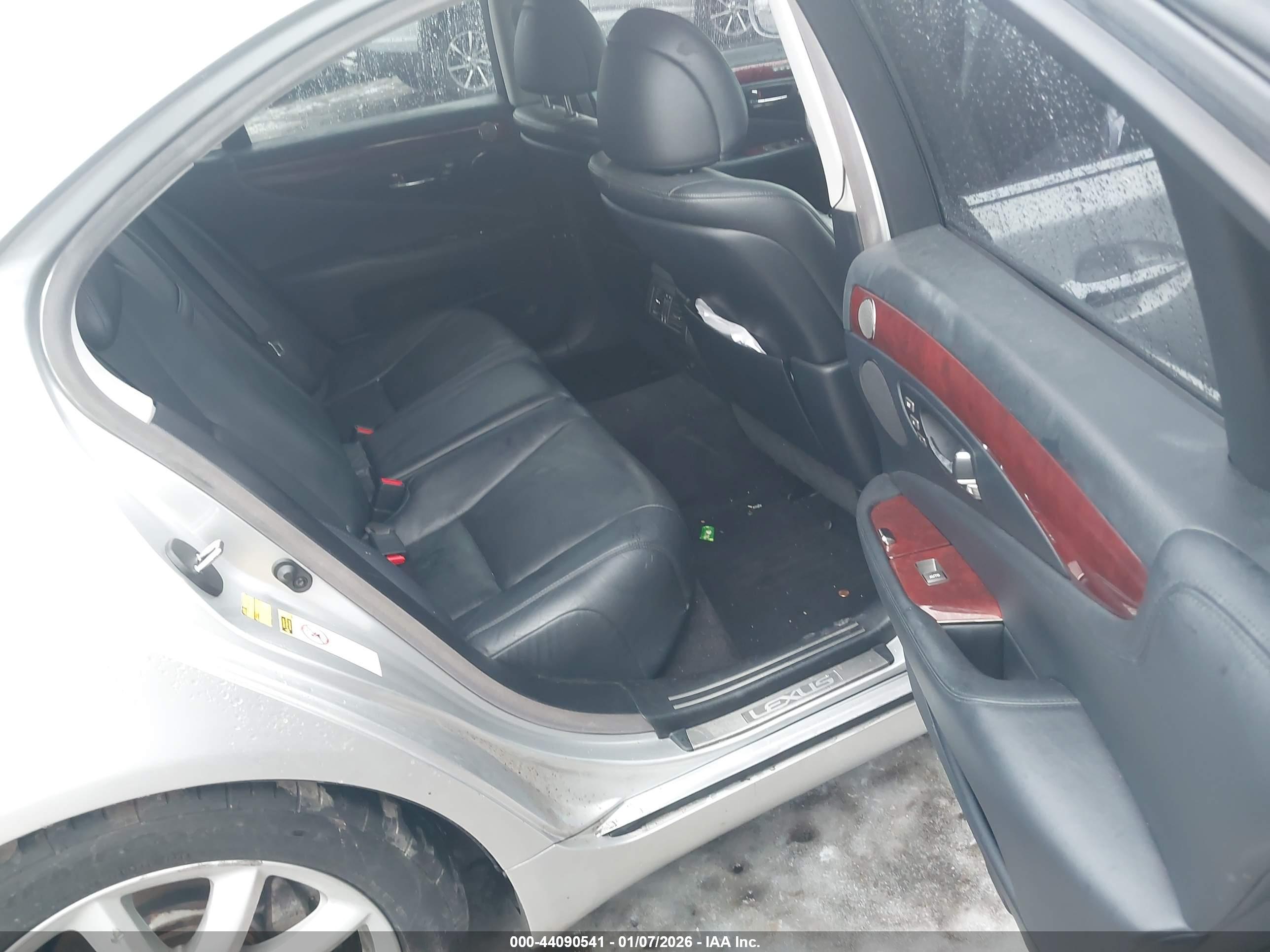 LEXUS LS image 8