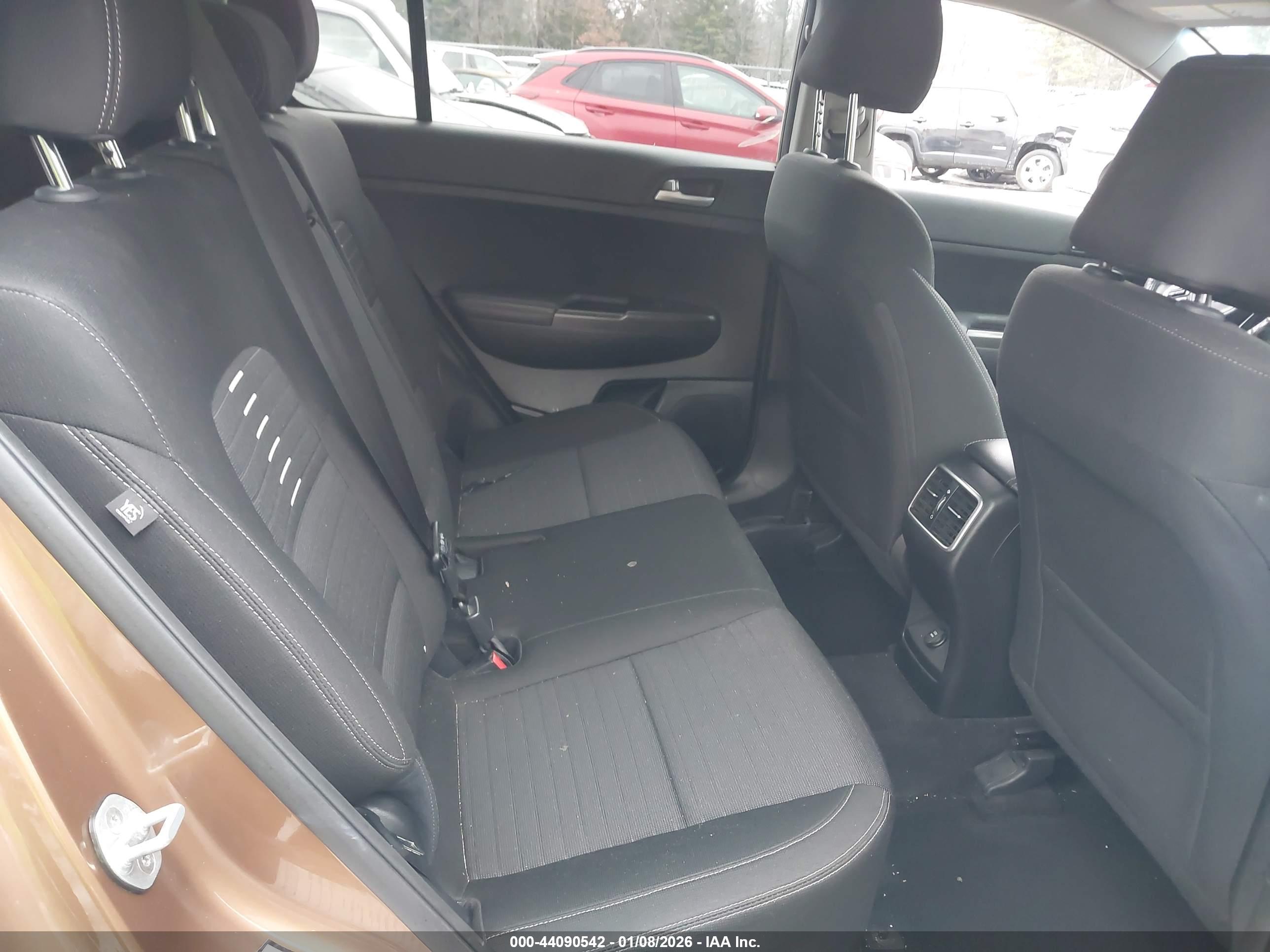 KIA SPORTAGE image 8