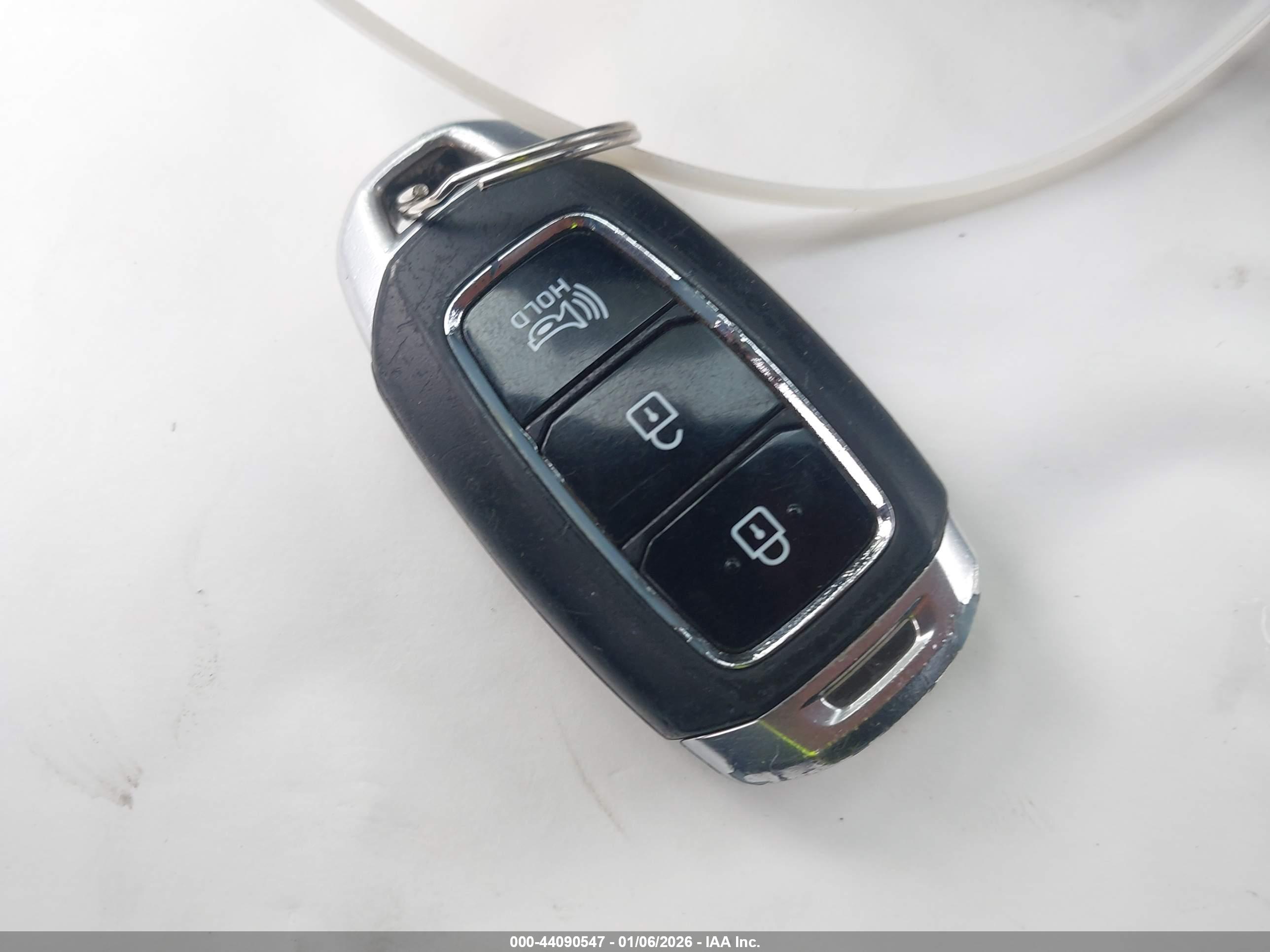 HYUNDAI SANTA image 11