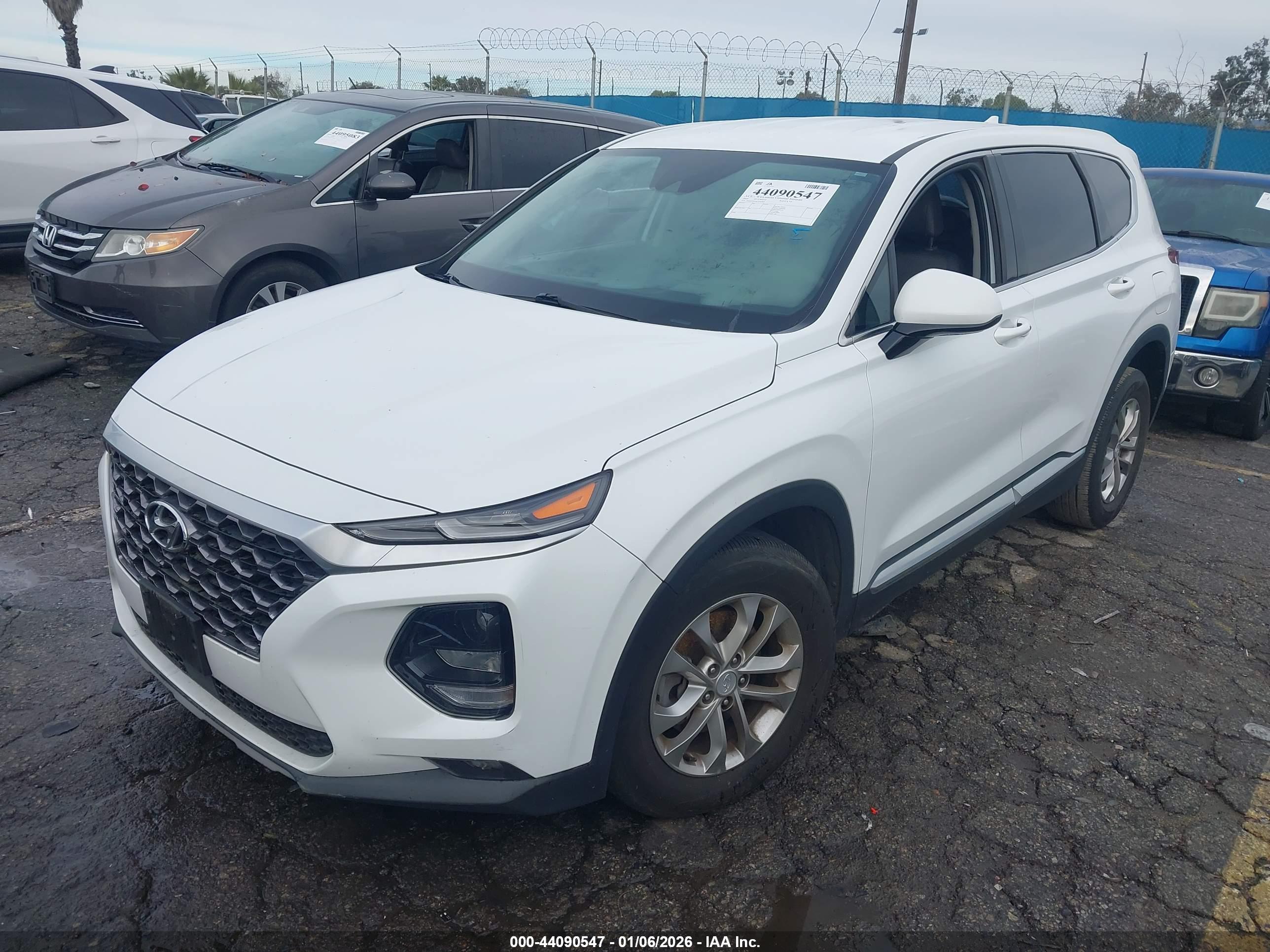 HYUNDAI SANTA image 2