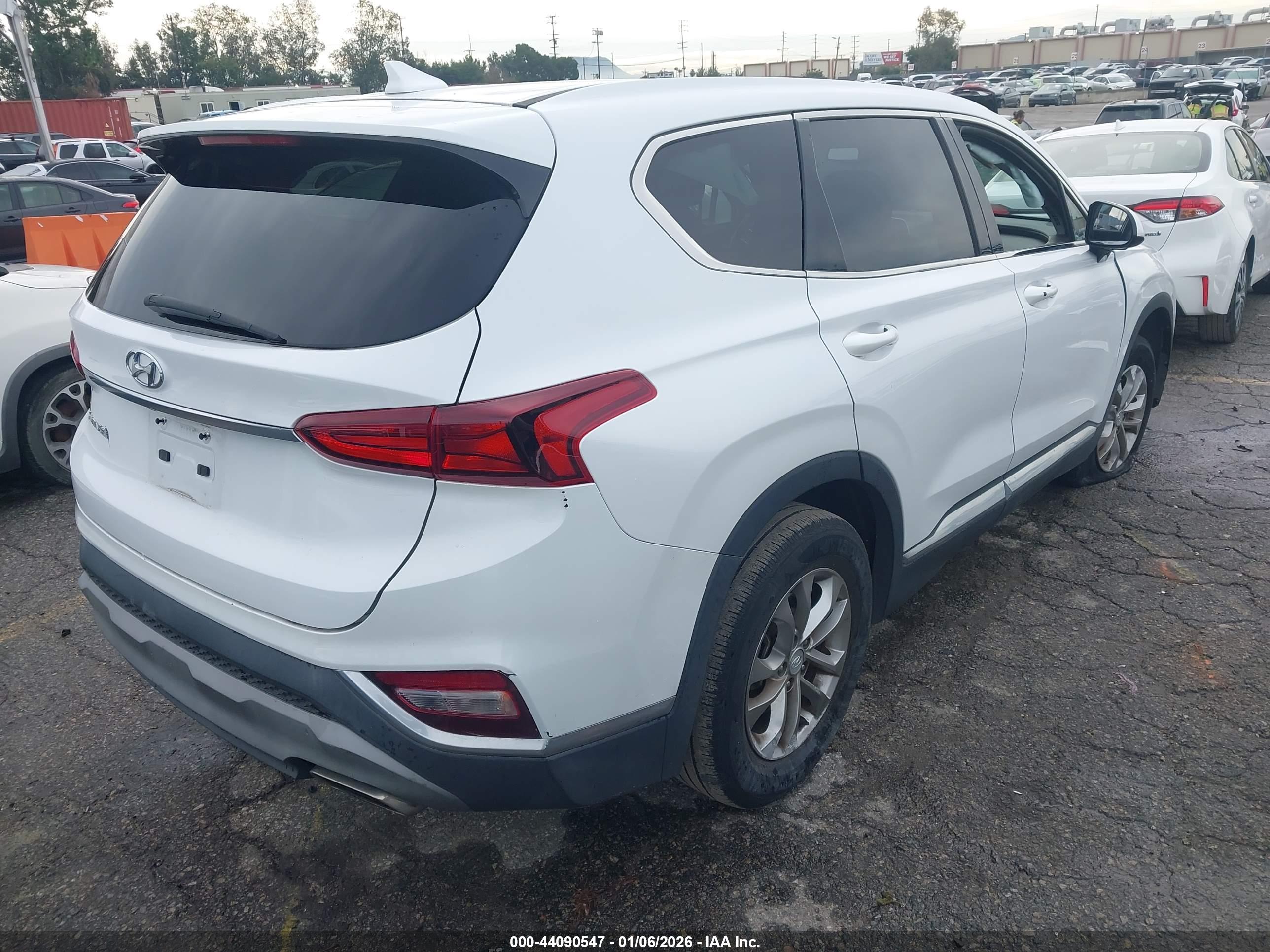HYUNDAI SANTA image 4