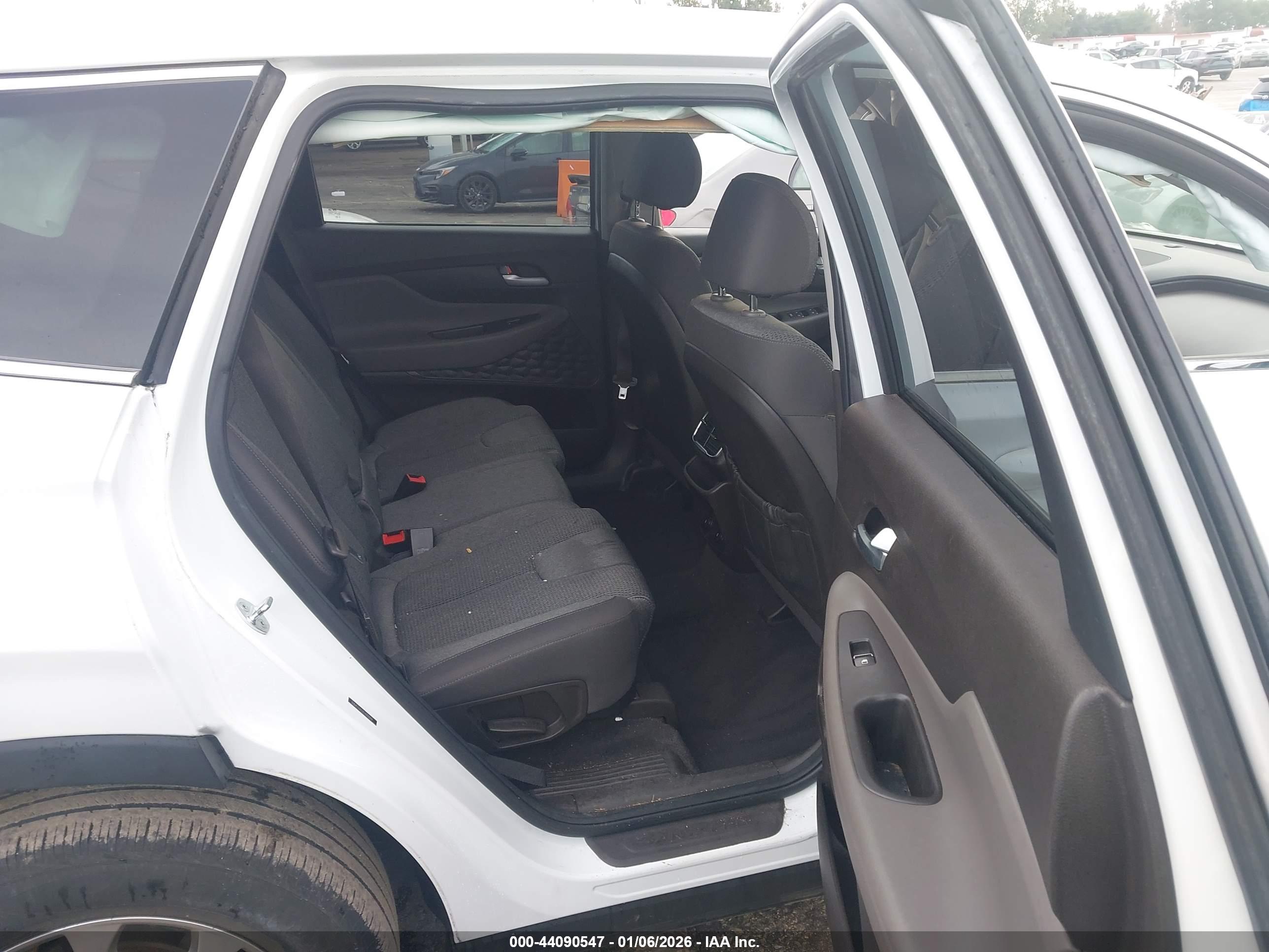 HYUNDAI SANTA image 8