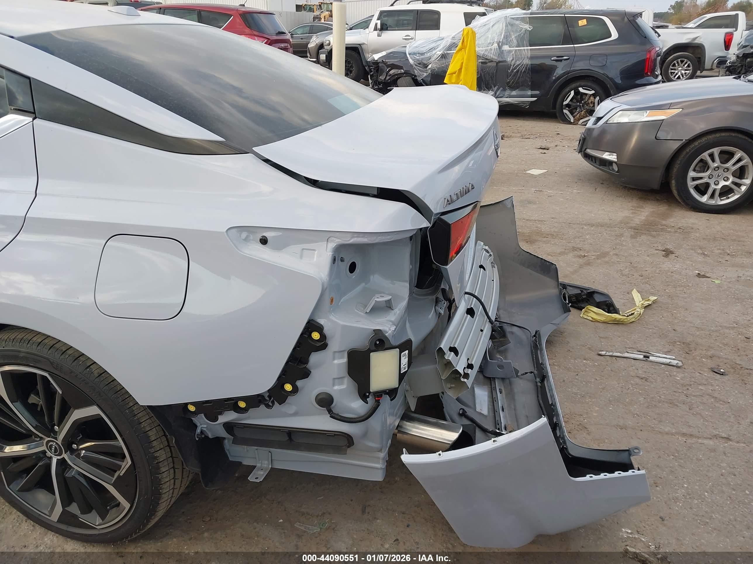 NISSAN ALTIMA image 6