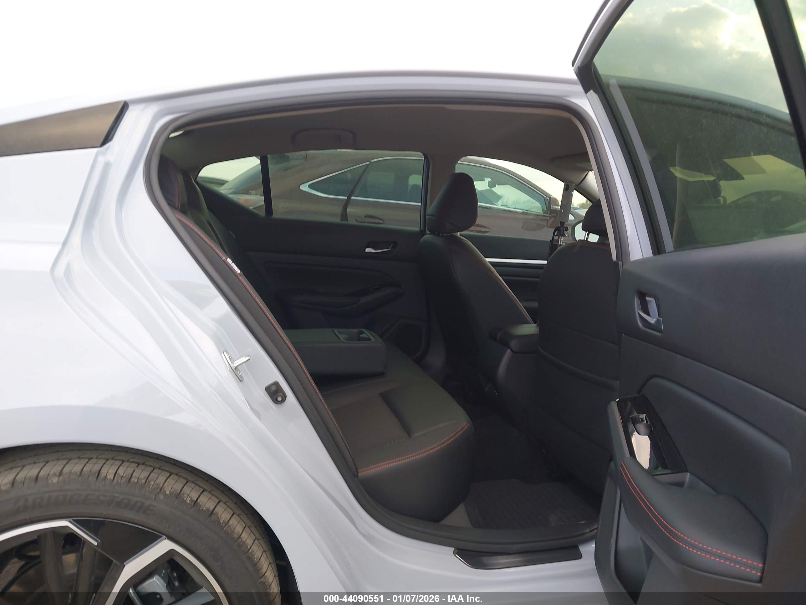 NISSAN ALTIMA image 8