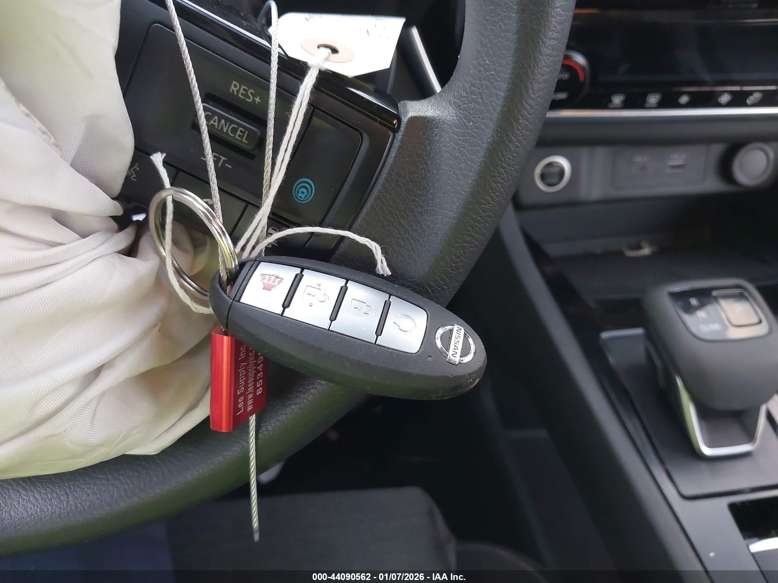 NISSAN ROGUE image 11