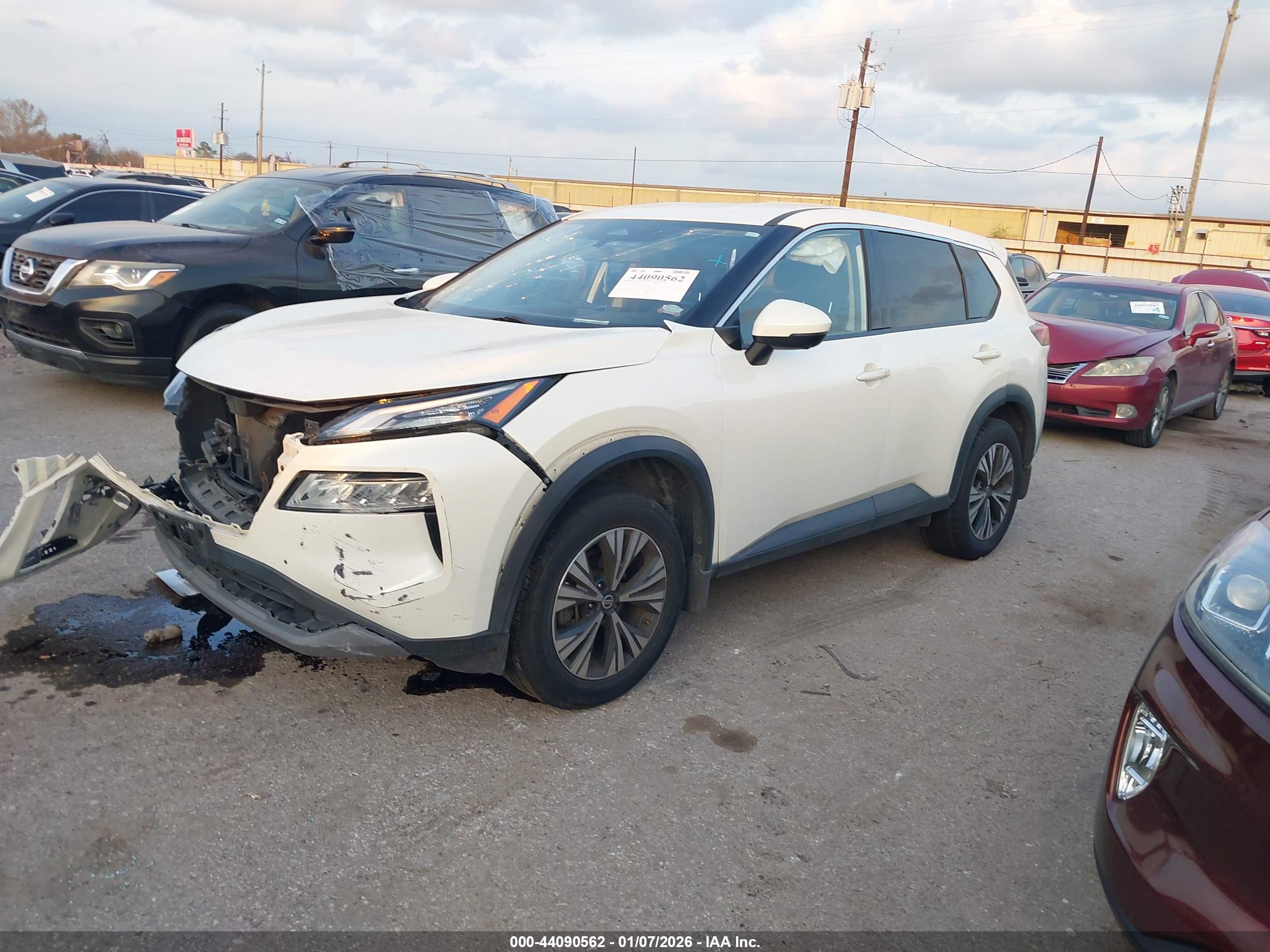NISSAN ROGUE image 2
