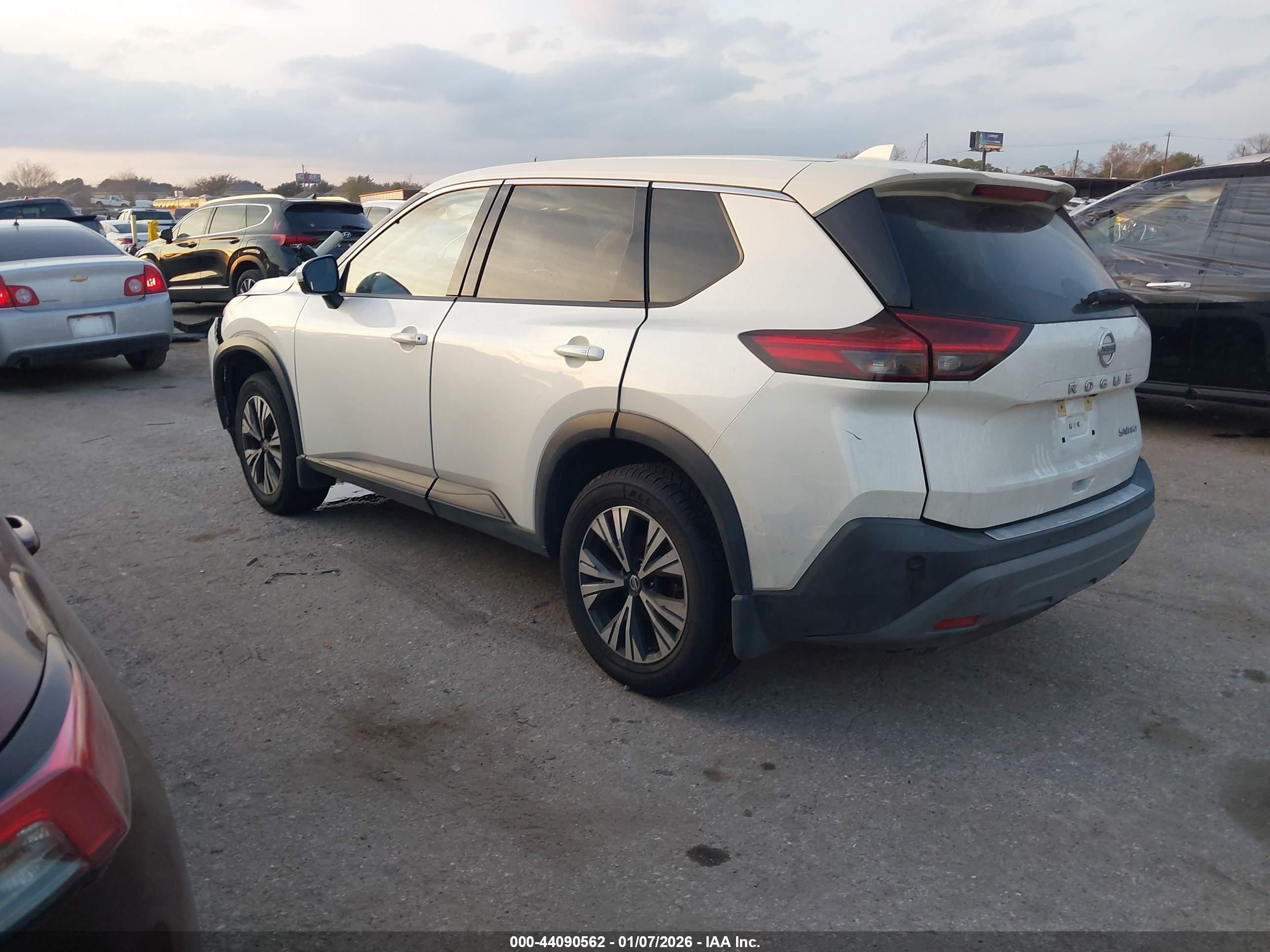 NISSAN ROGUE image 3