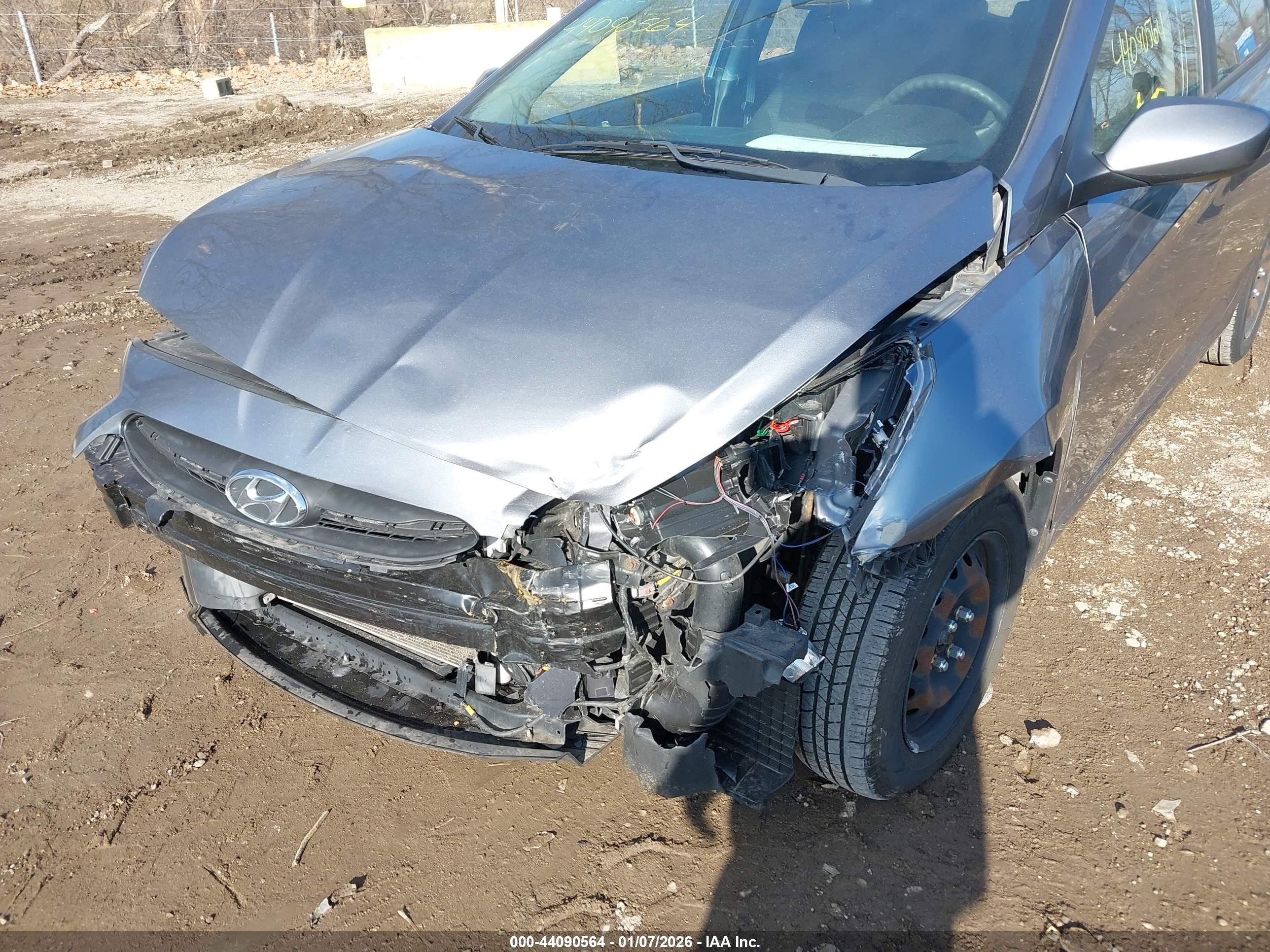 HYUNDAI ACCENT image 6