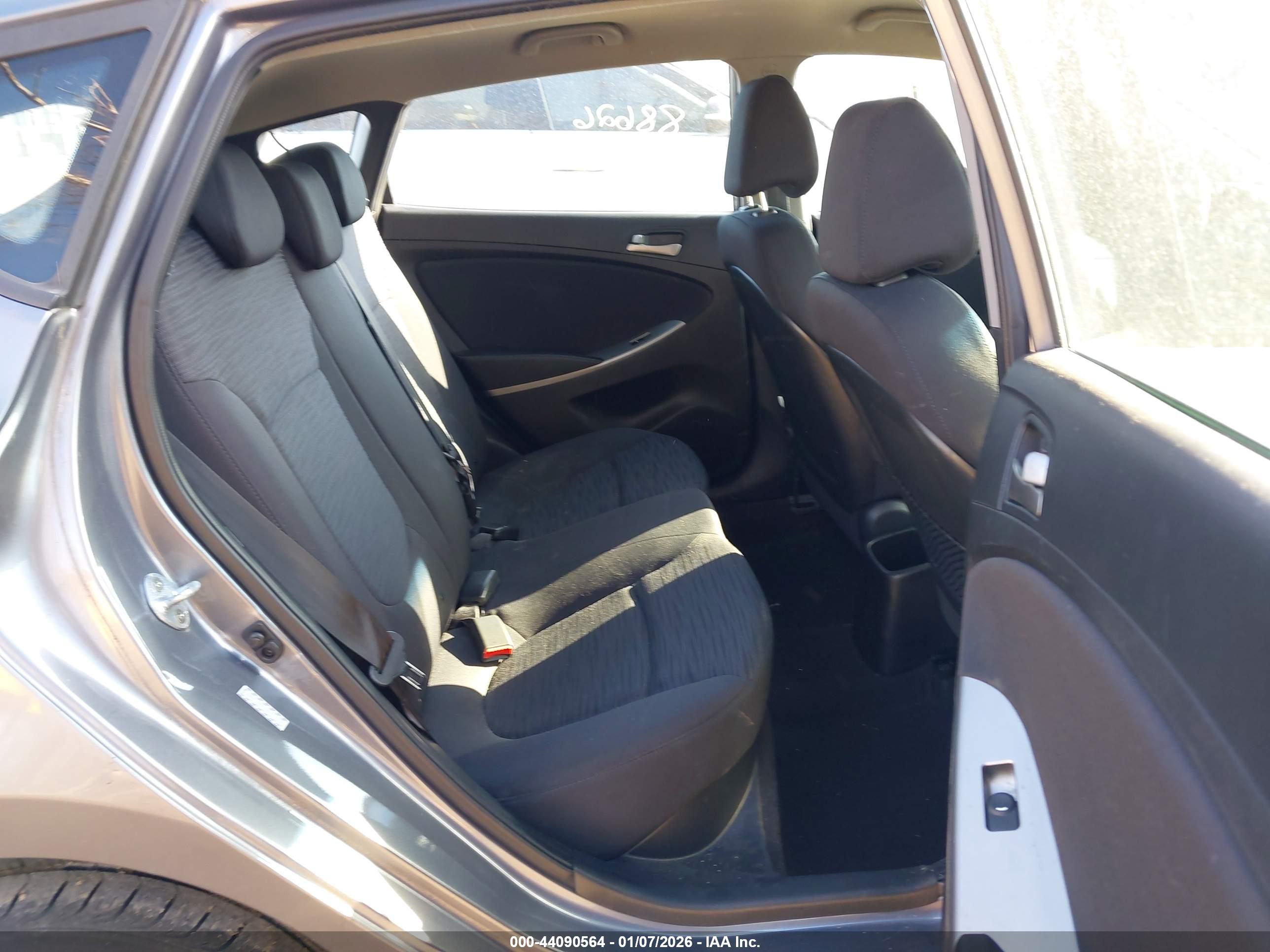 HYUNDAI ACCENT image 8