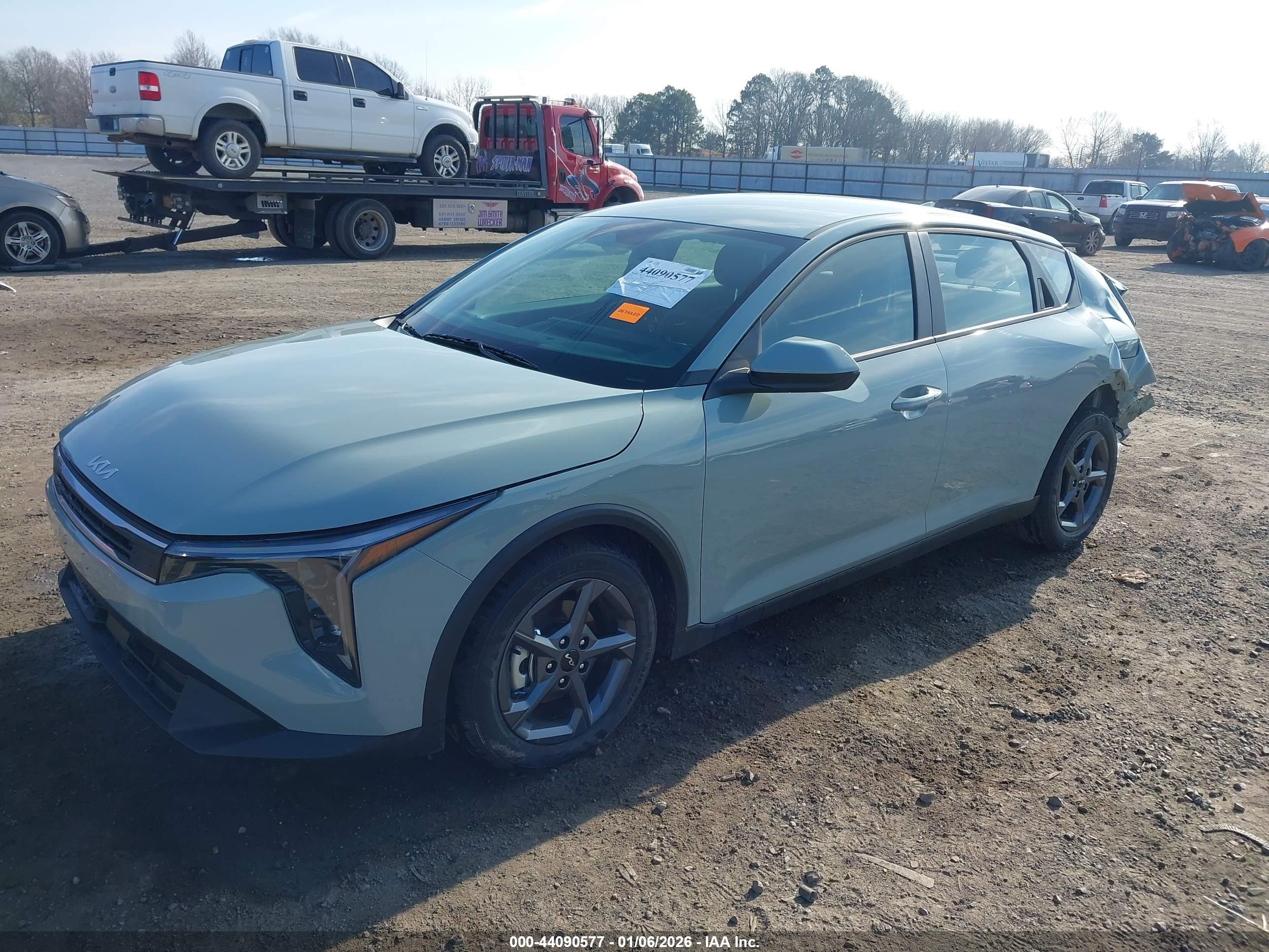KIA K4 image 2