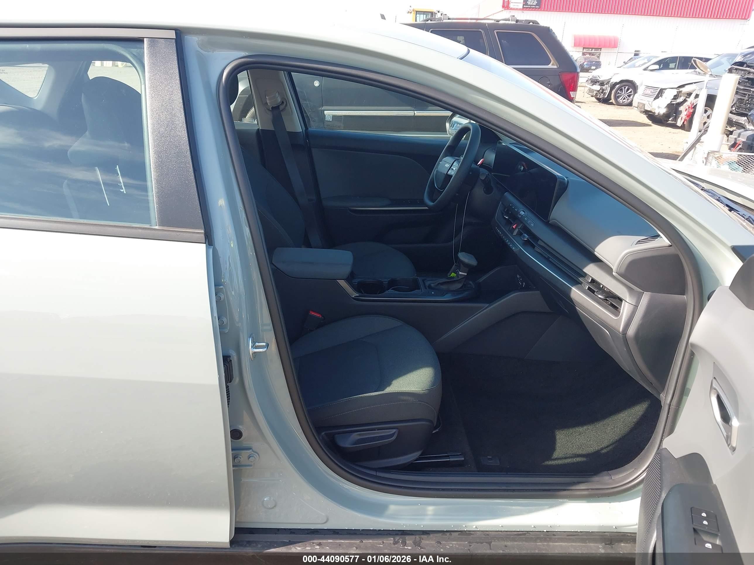 KIA K4 image 5