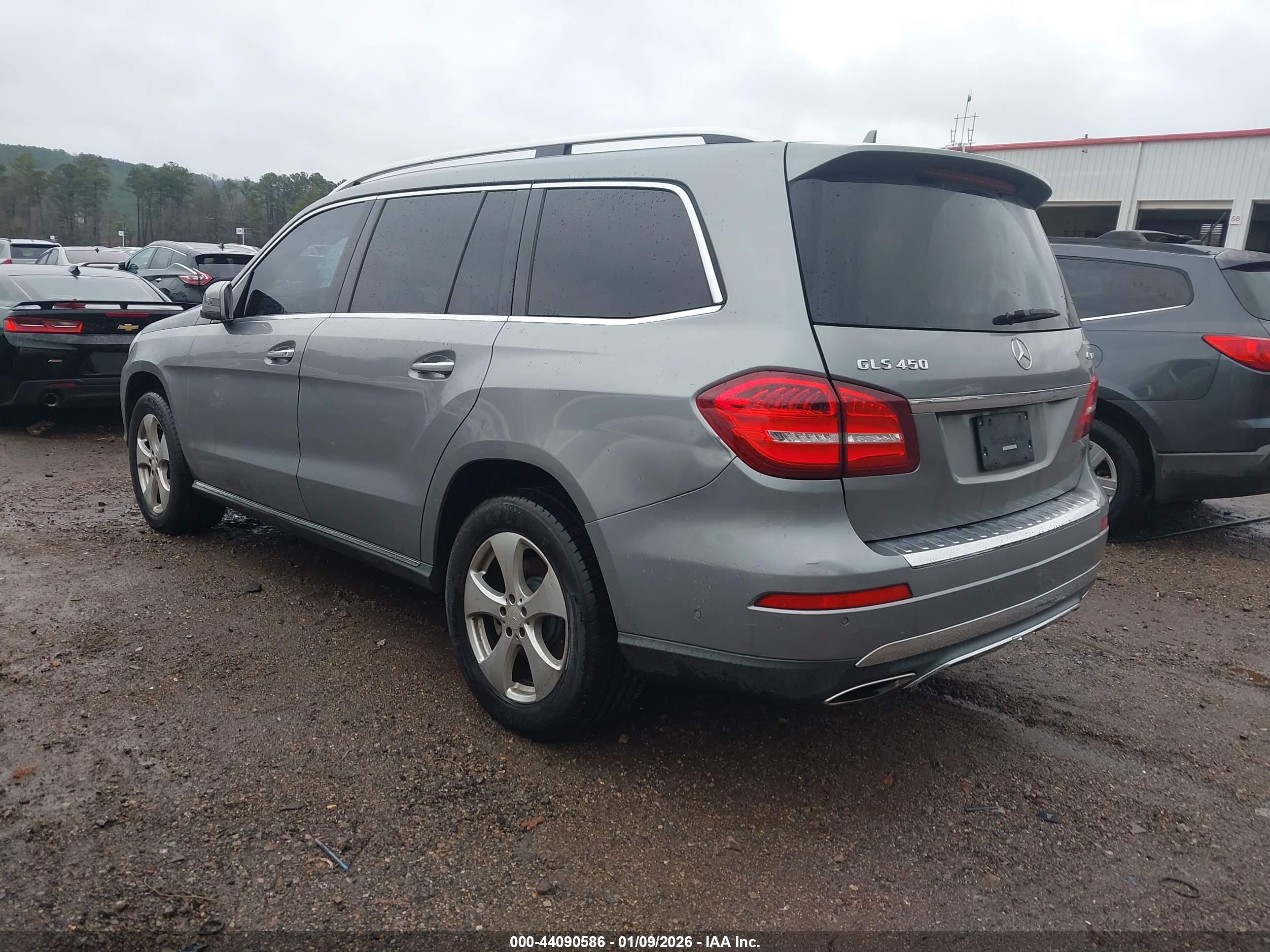 MERCEDES-BENZ GLS image 3