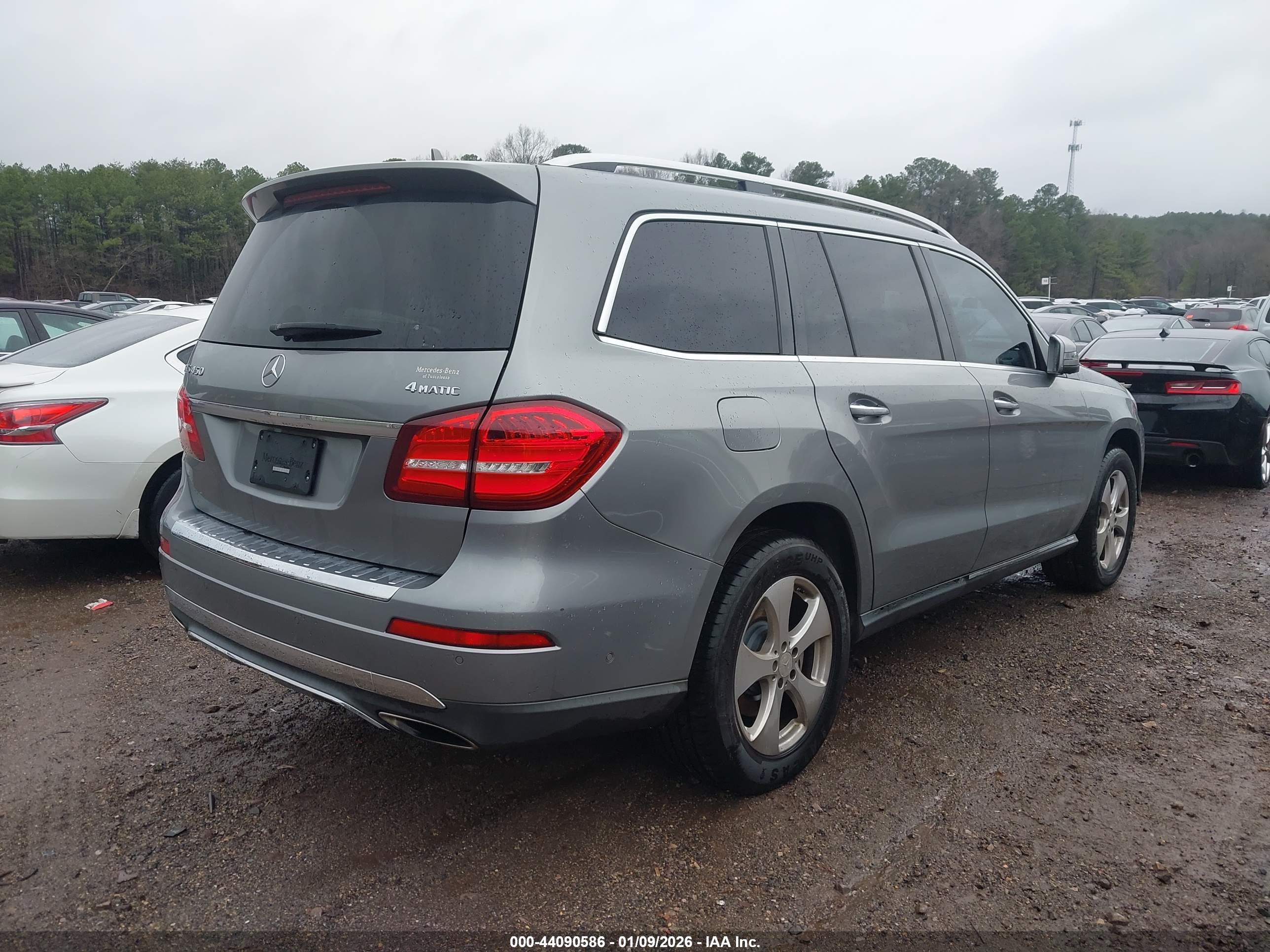 MERCEDES-BENZ GLS image 4