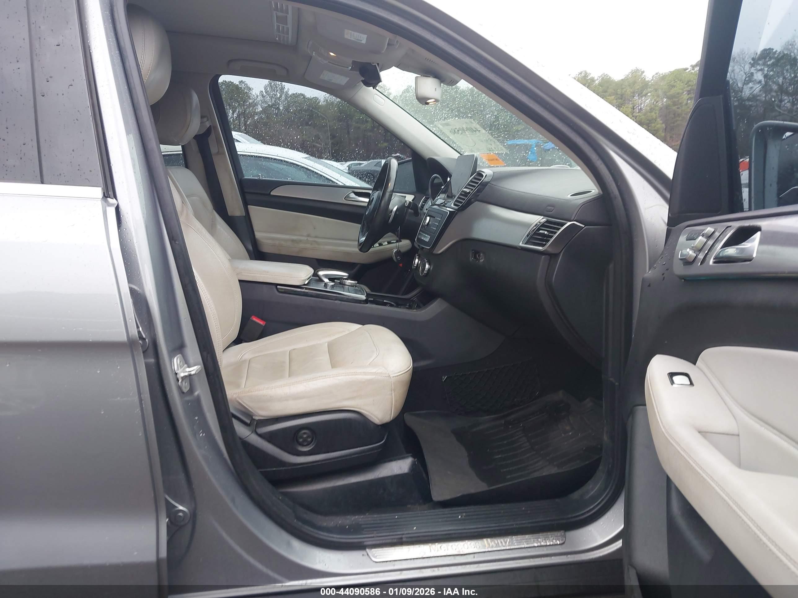MERCEDES-BENZ GLS image 5