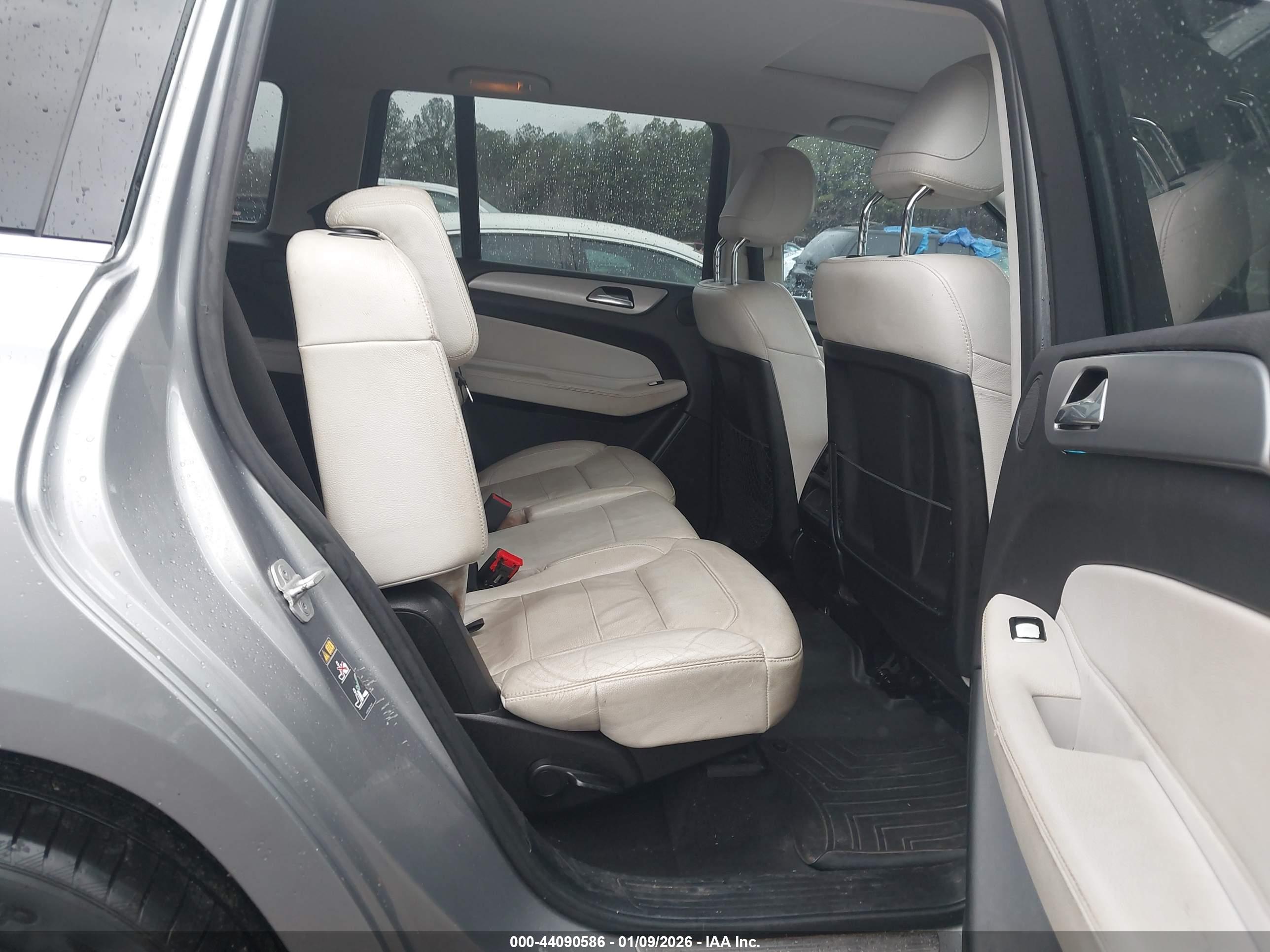 MERCEDES-BENZ GLS image 8