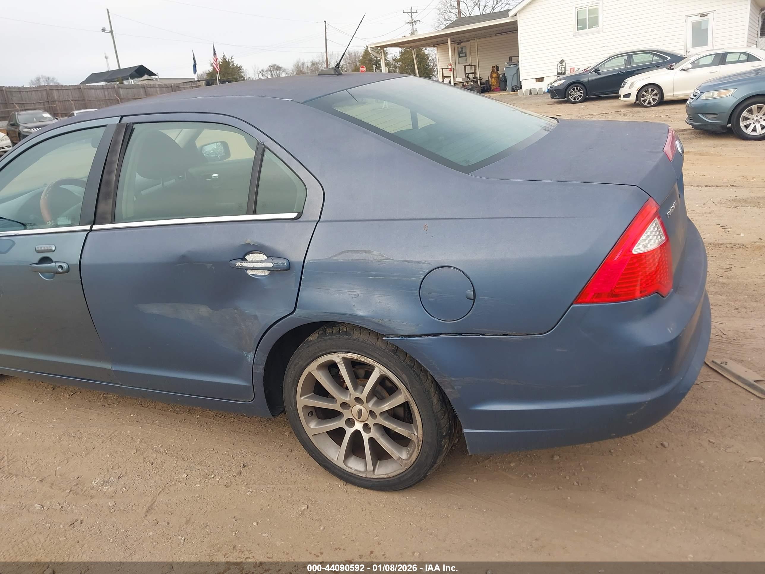FORD FUSION image 6