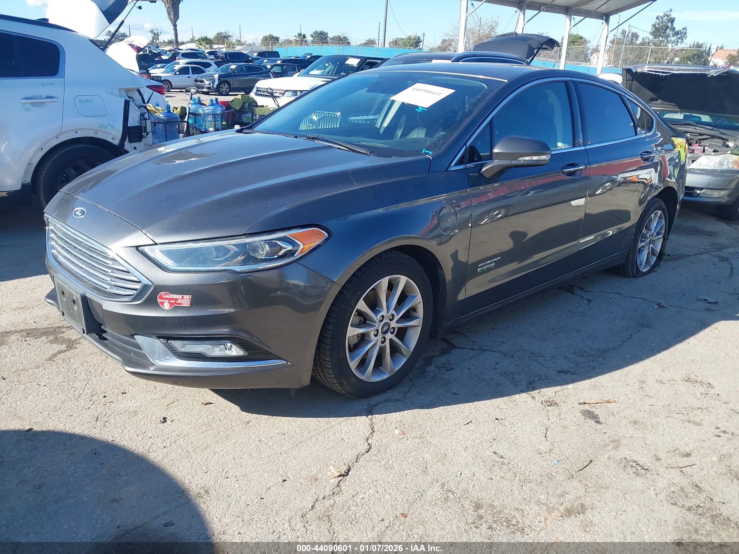 FORD FUSION image 2