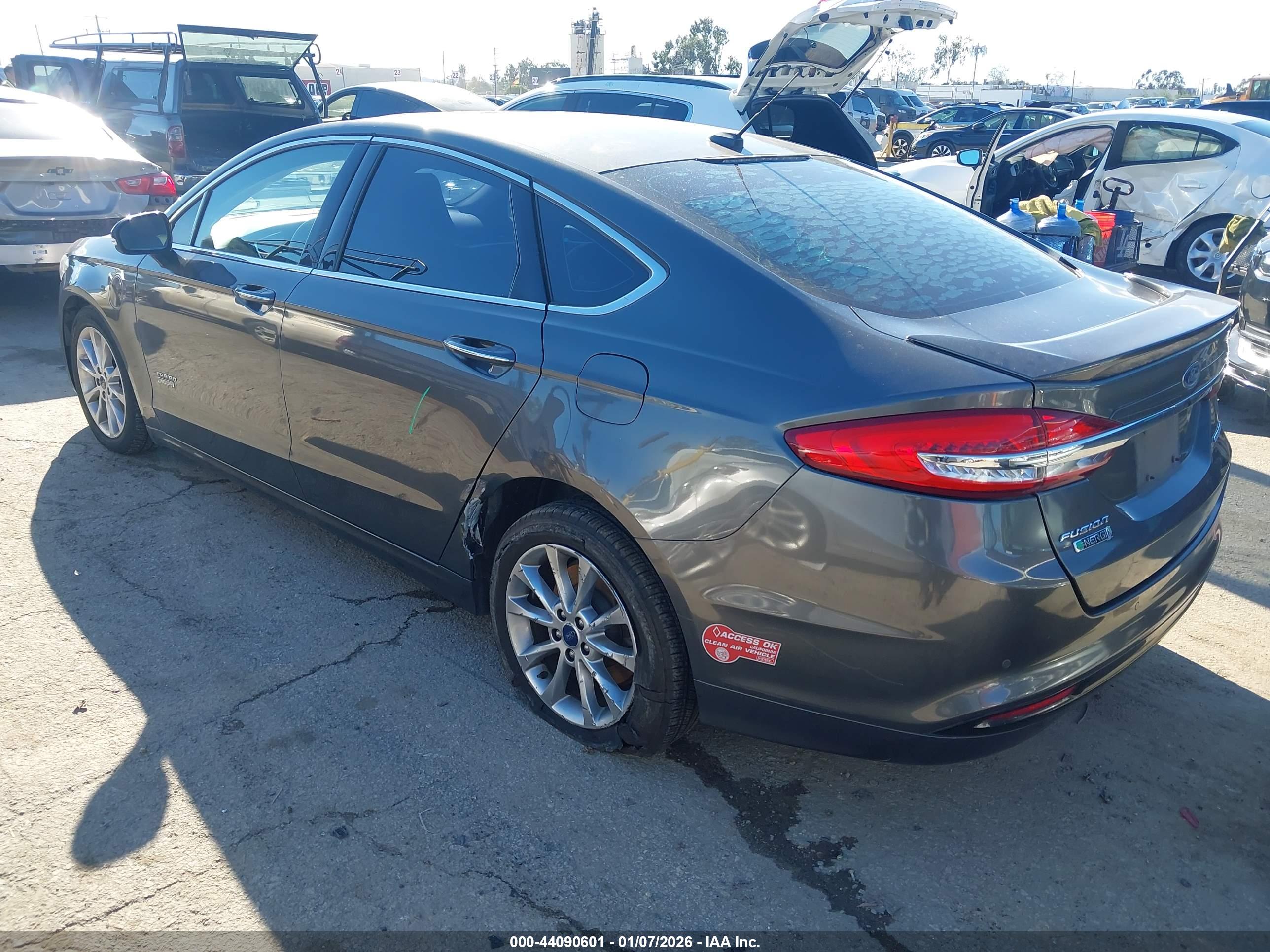 FORD FUSION image 3