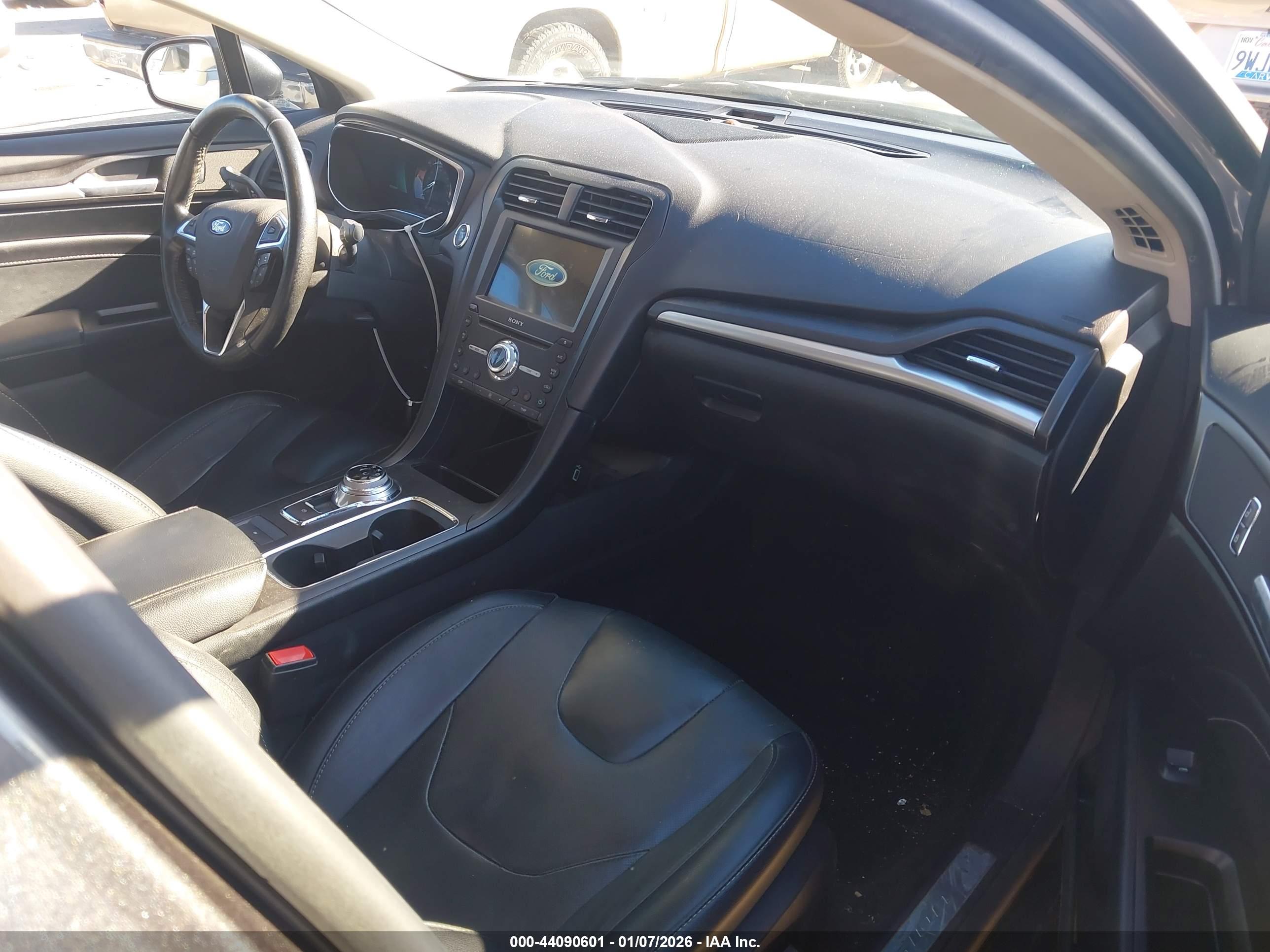 FORD FUSION image 5