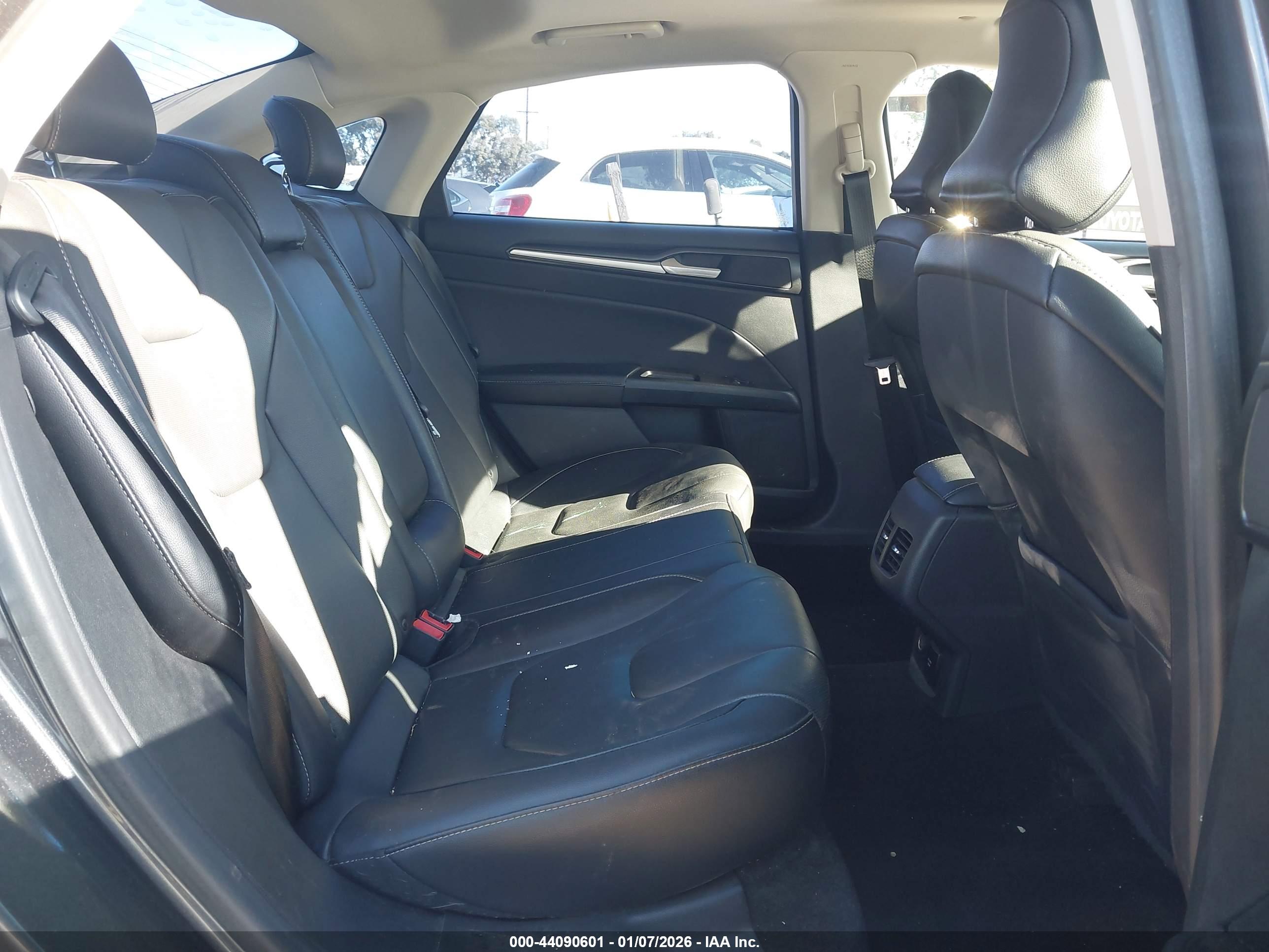 FORD FUSION image 8