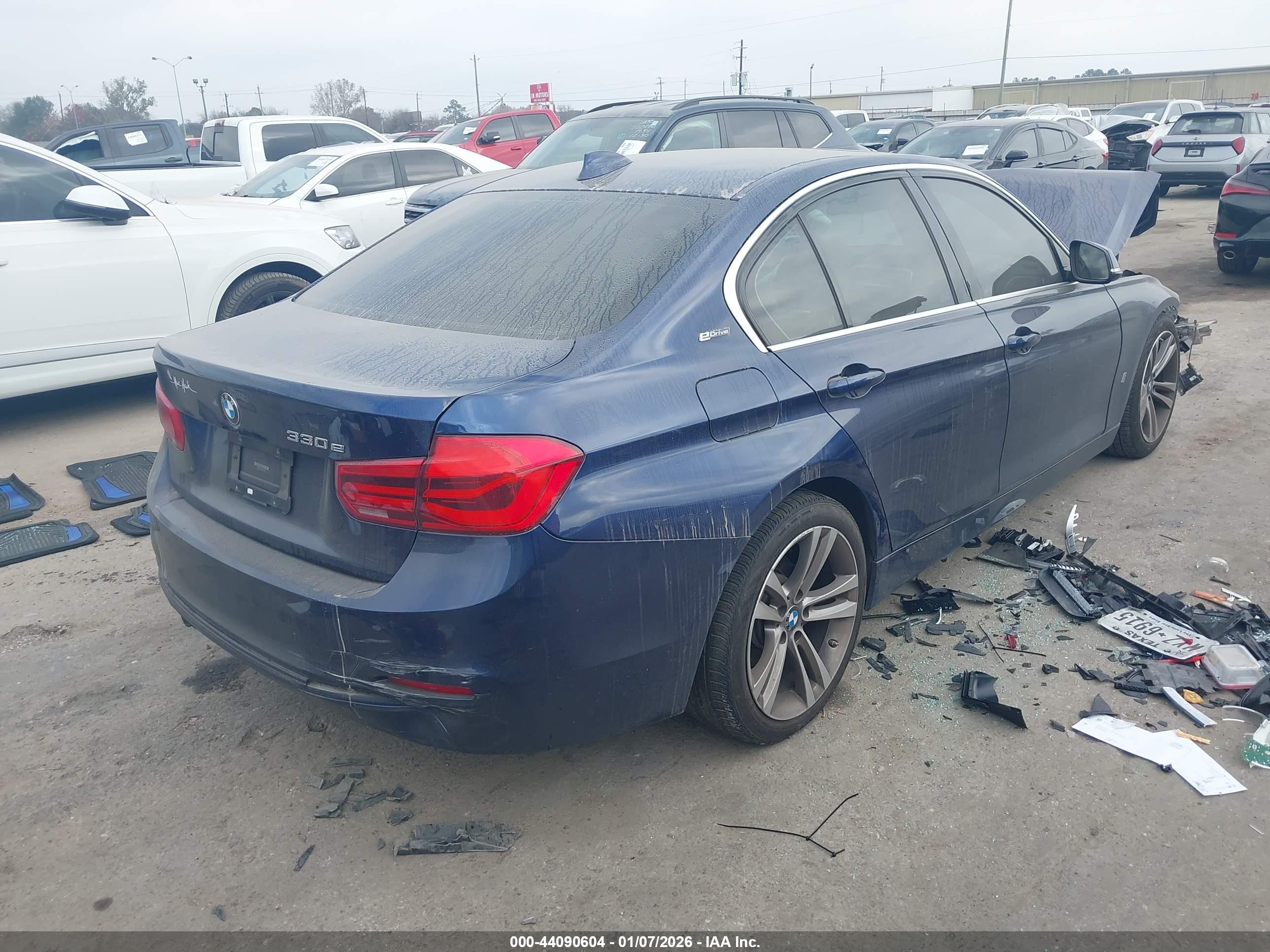 BMW 330E image 4