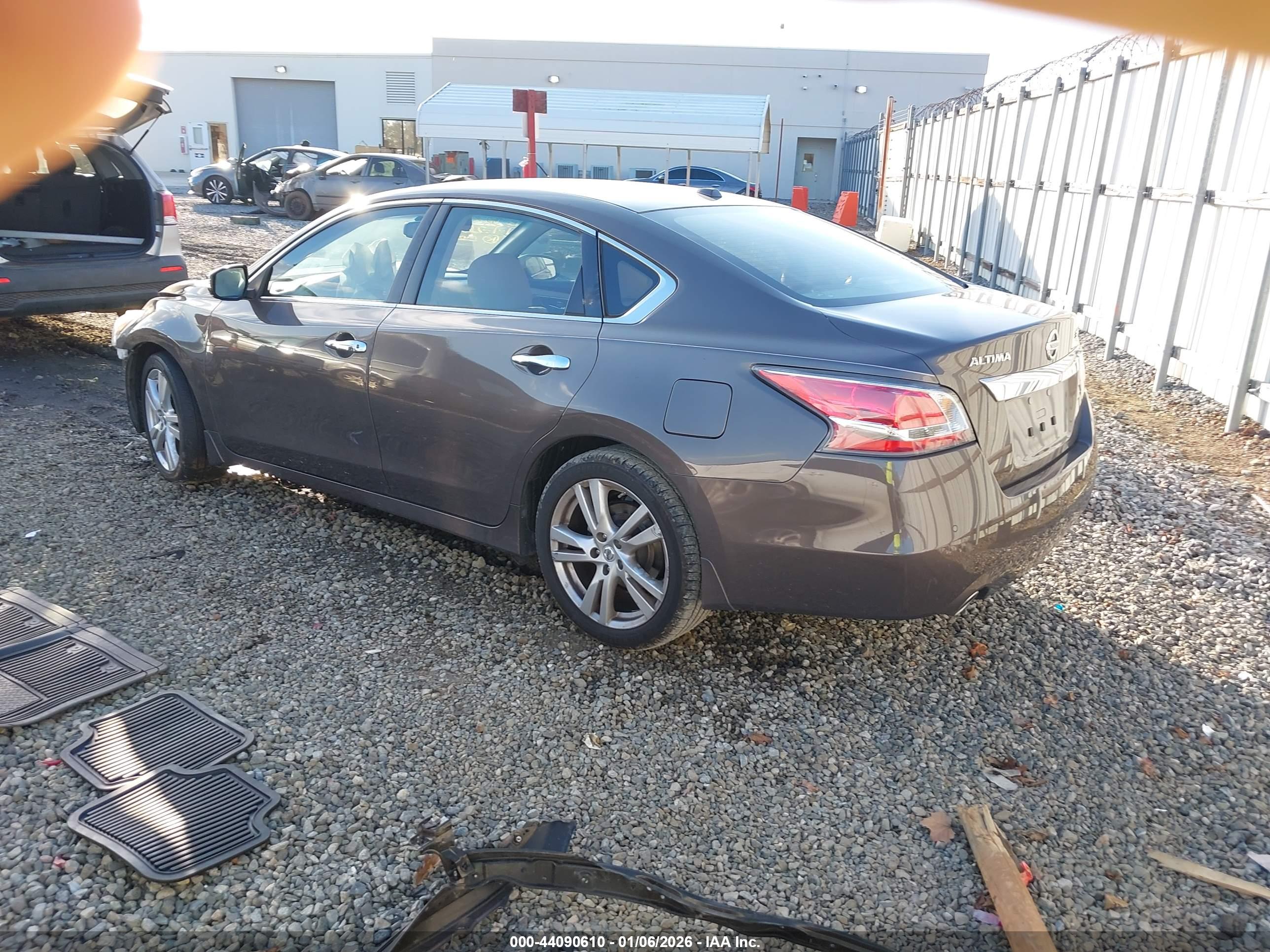 NISSAN ALTIMA image 3