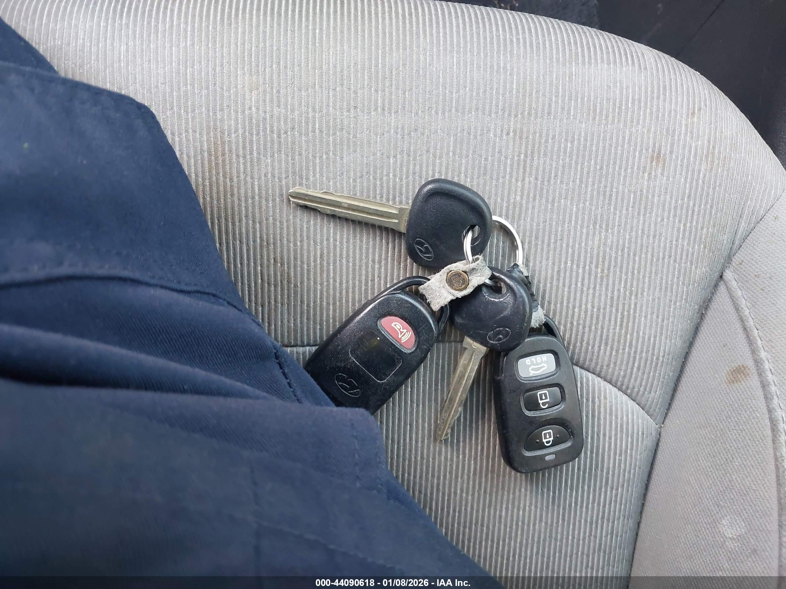 HYUNDAI ELANTRA image 11