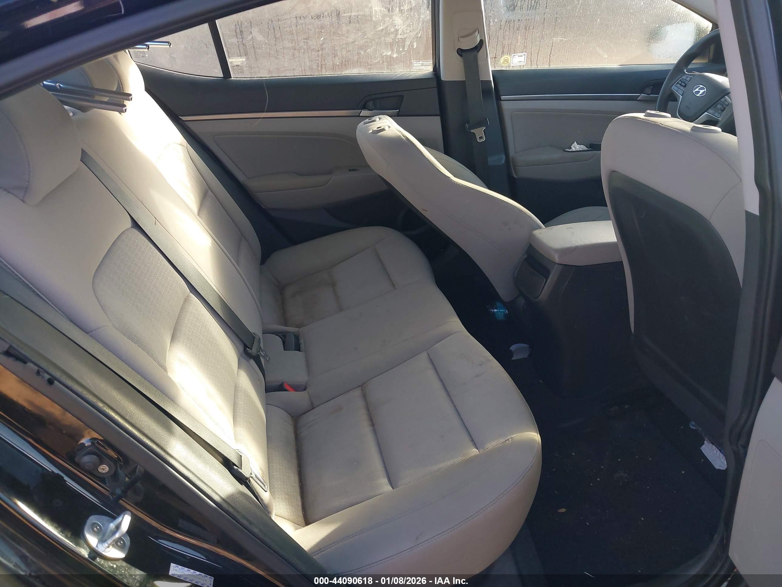 HYUNDAI ELANTRA image 8