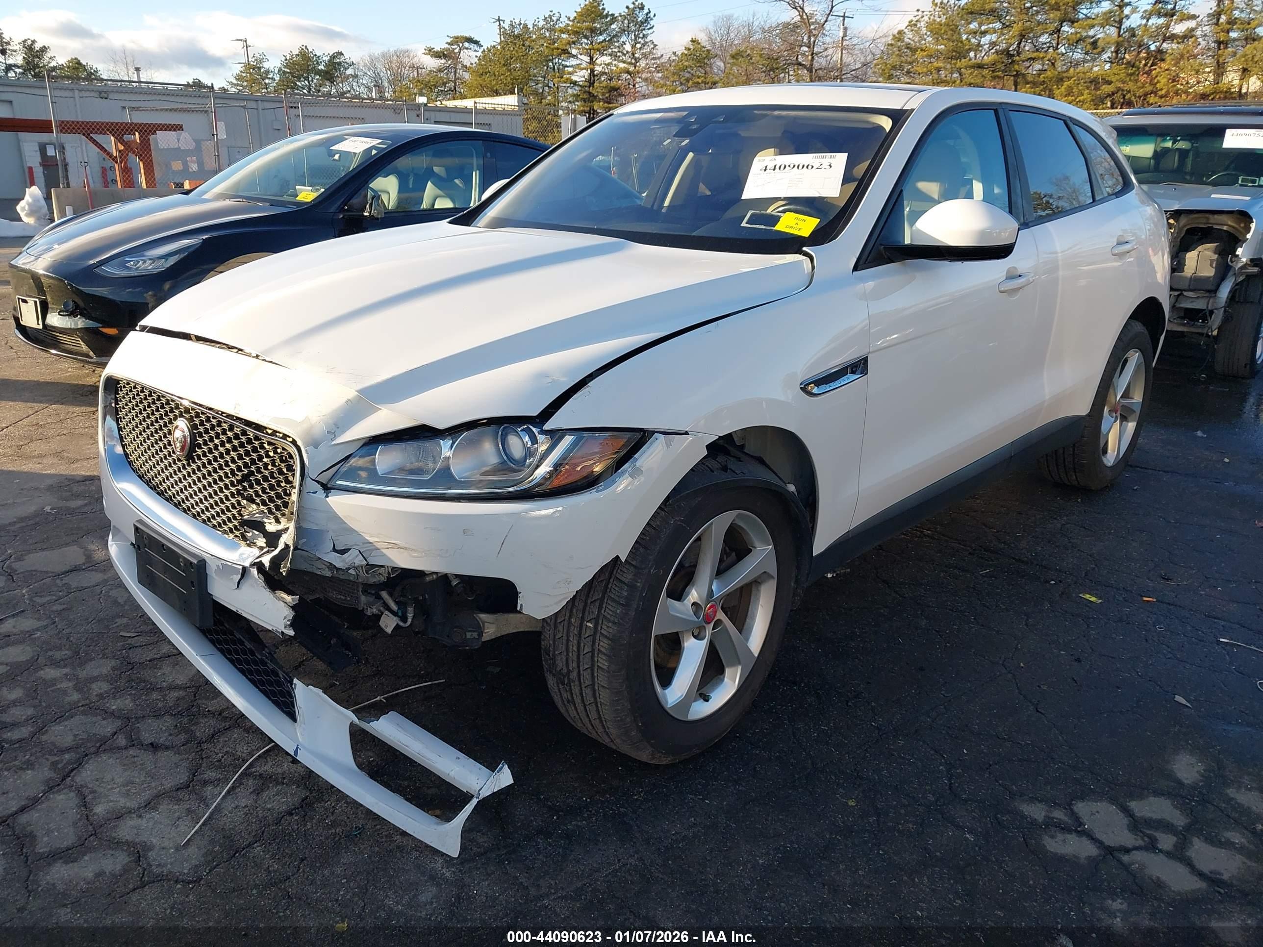JAGUAR F-PACE image 2