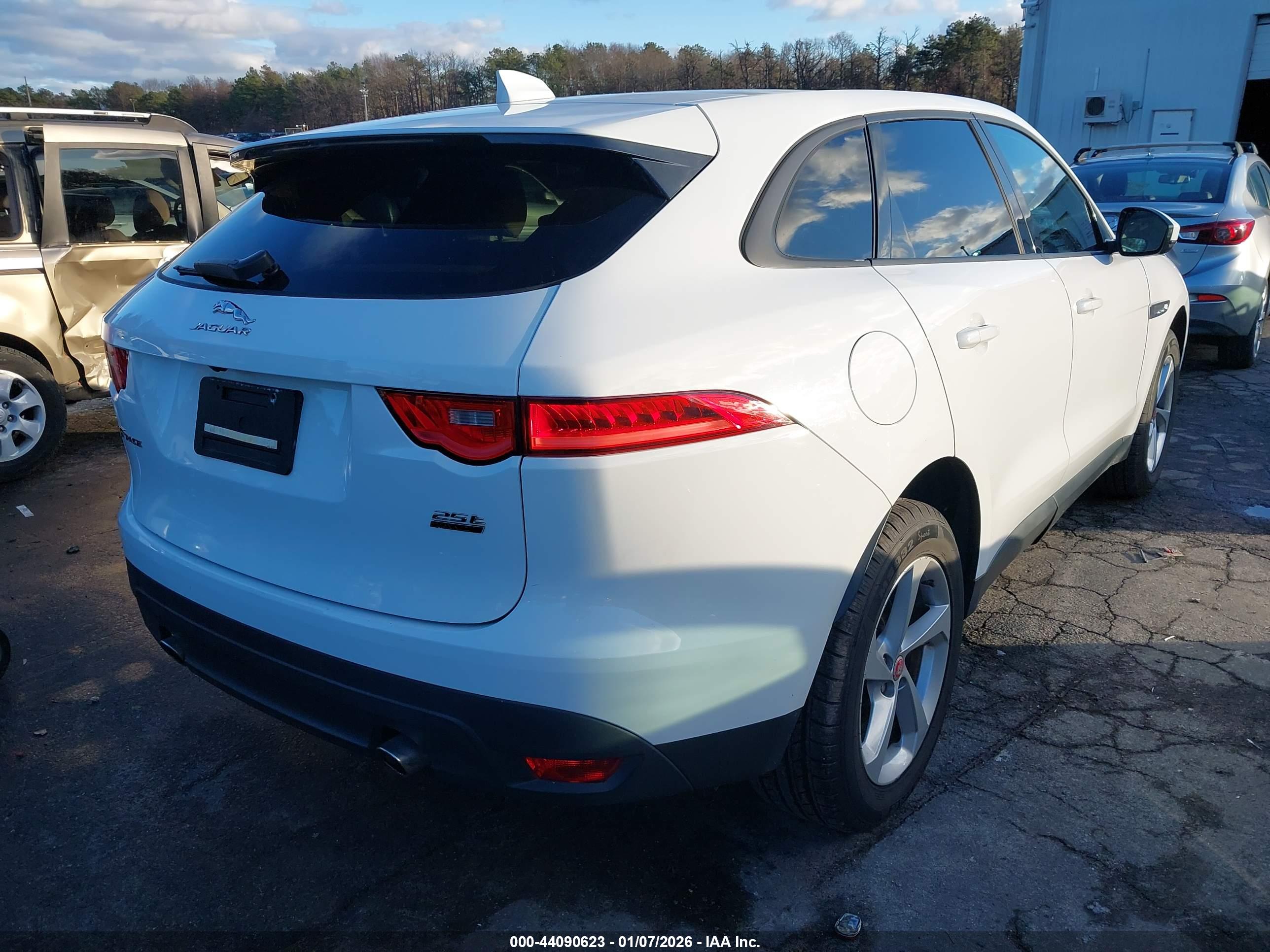 JAGUAR F-PACE image 4
