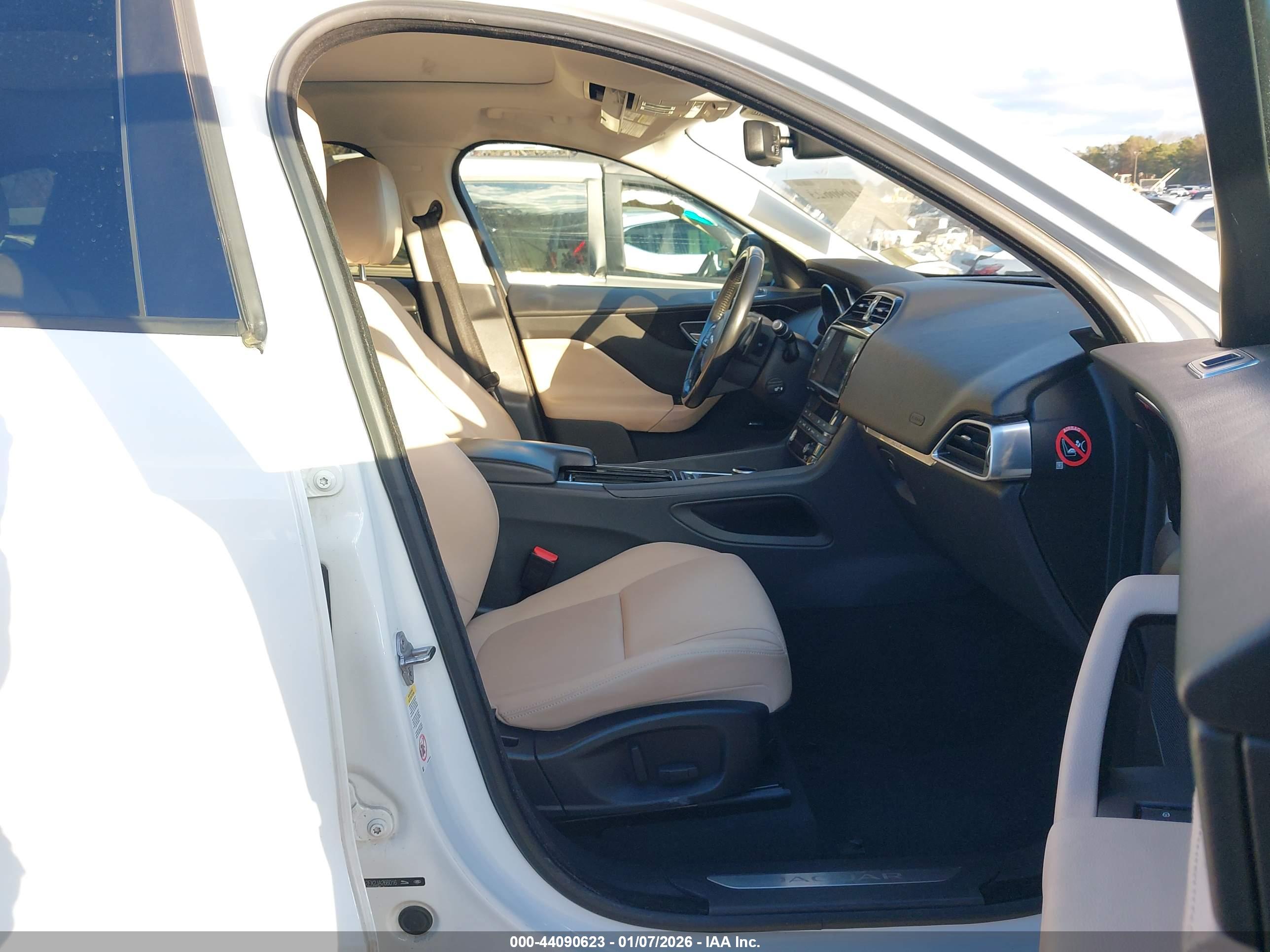 JAGUAR F-PACE image 5