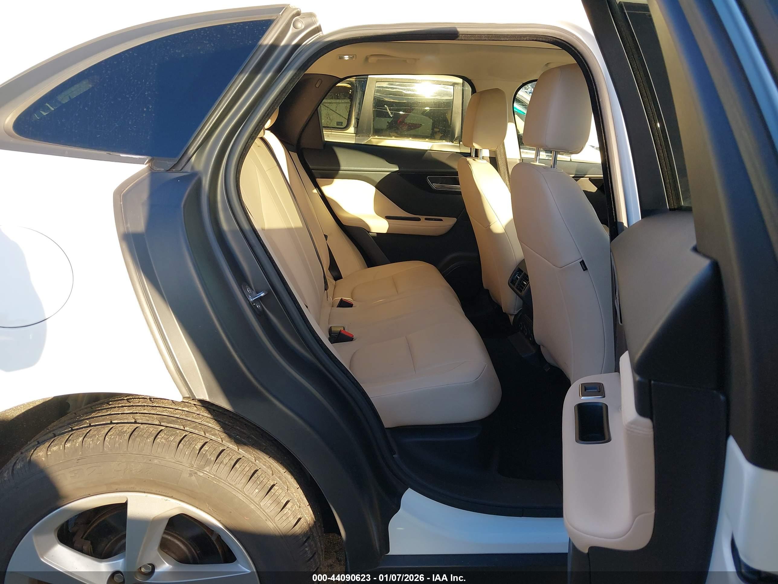JAGUAR F-PACE image 8