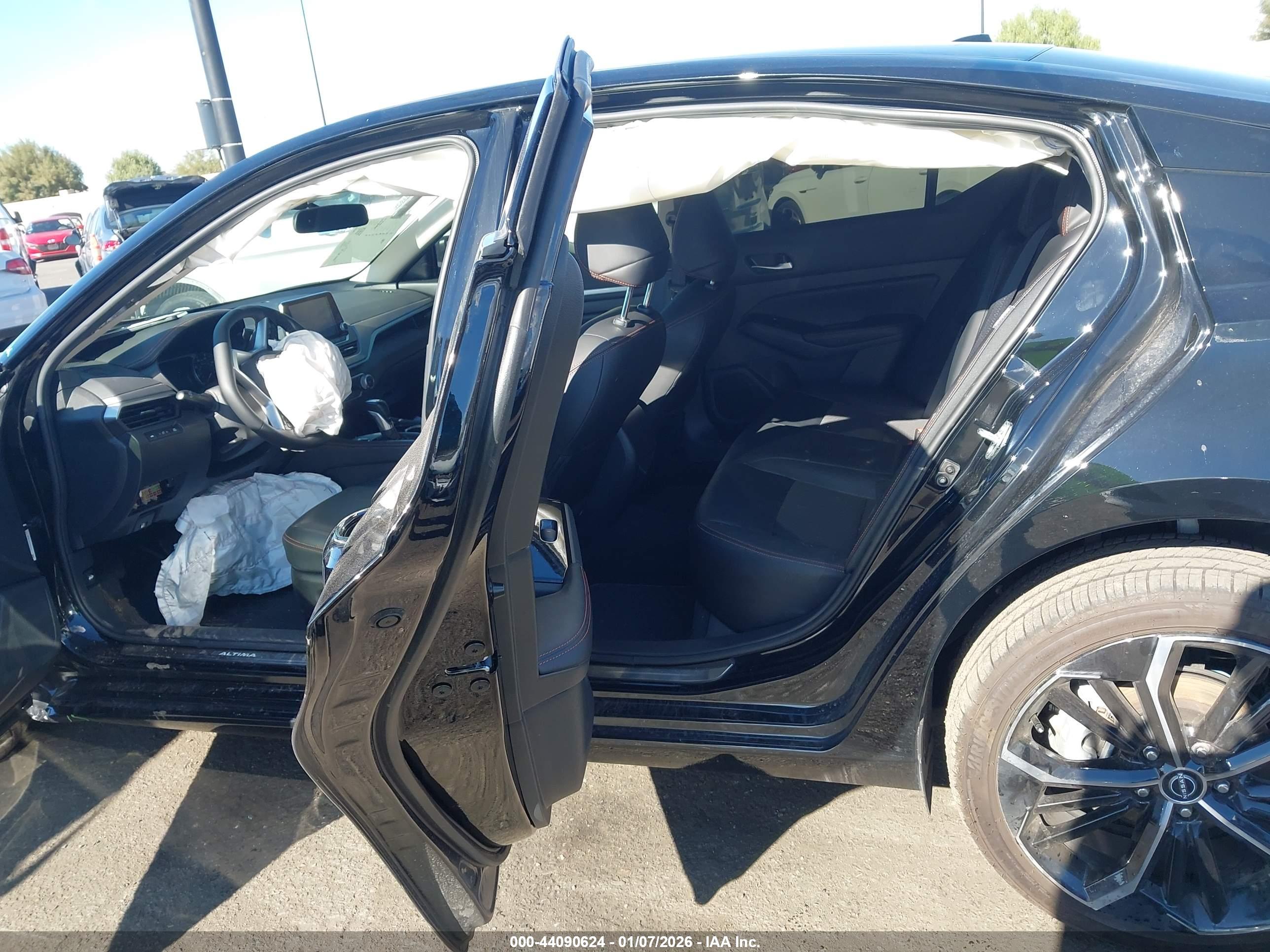 NISSAN ALTIMA image 8