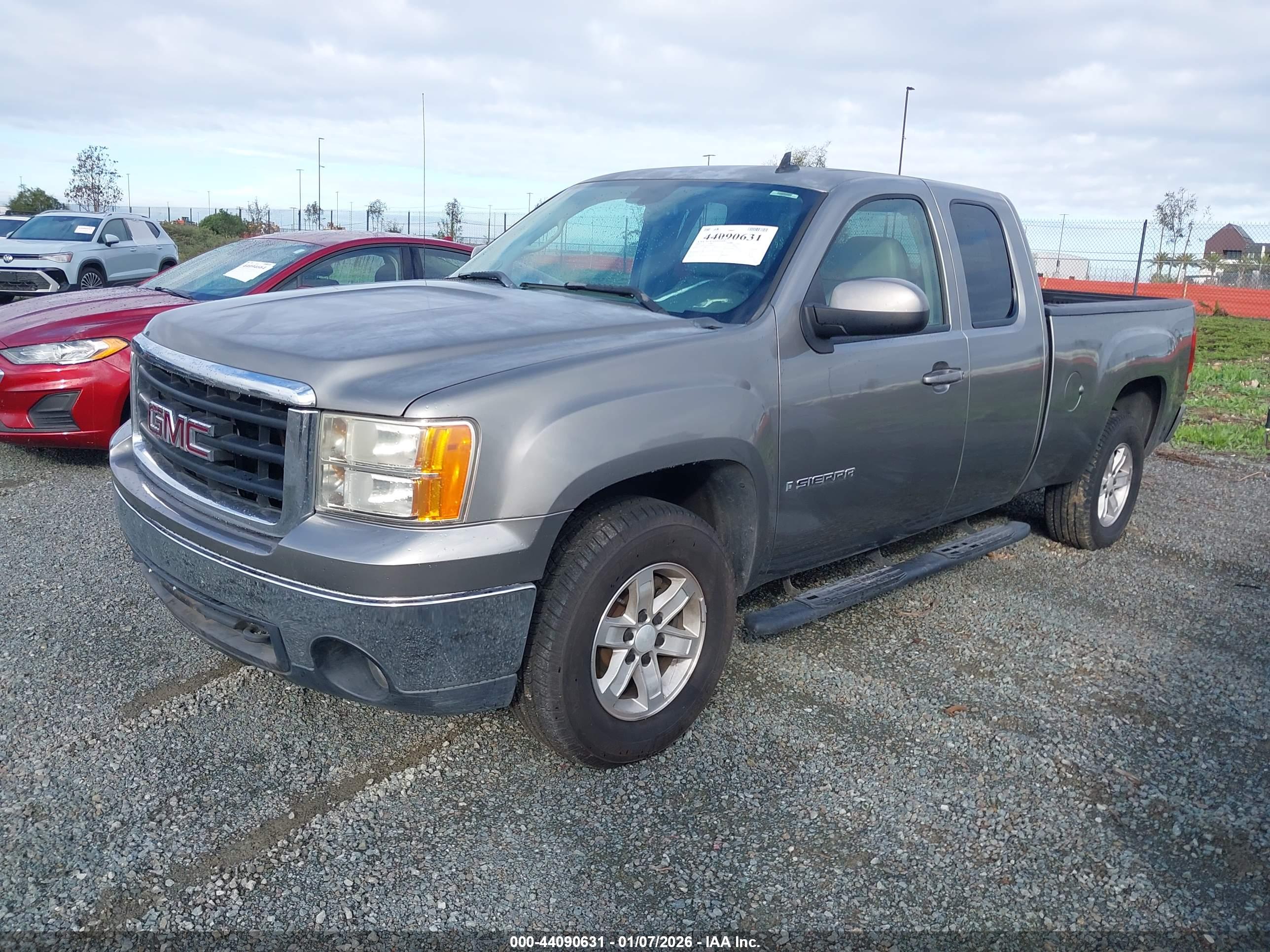 GMC SIERRA image 2