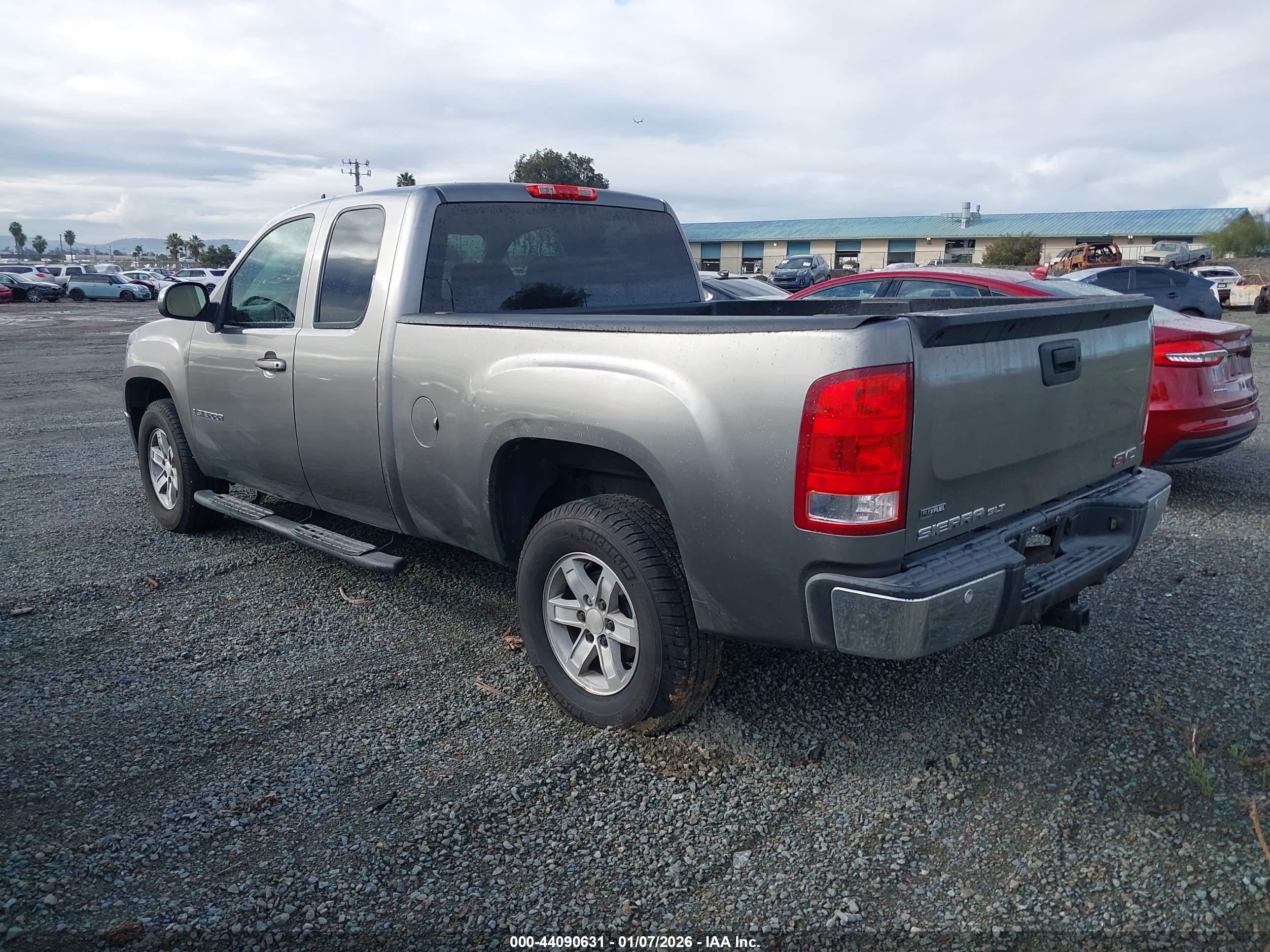 GMC SIERRA image 3
