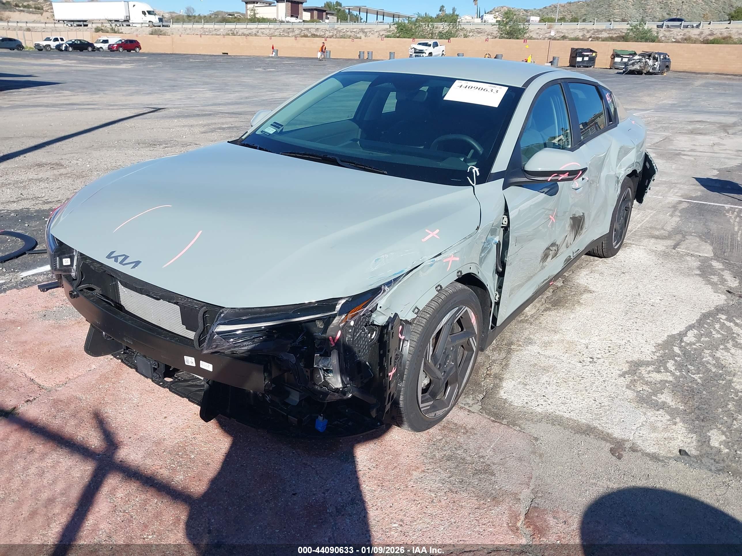 KIA K4 image 2