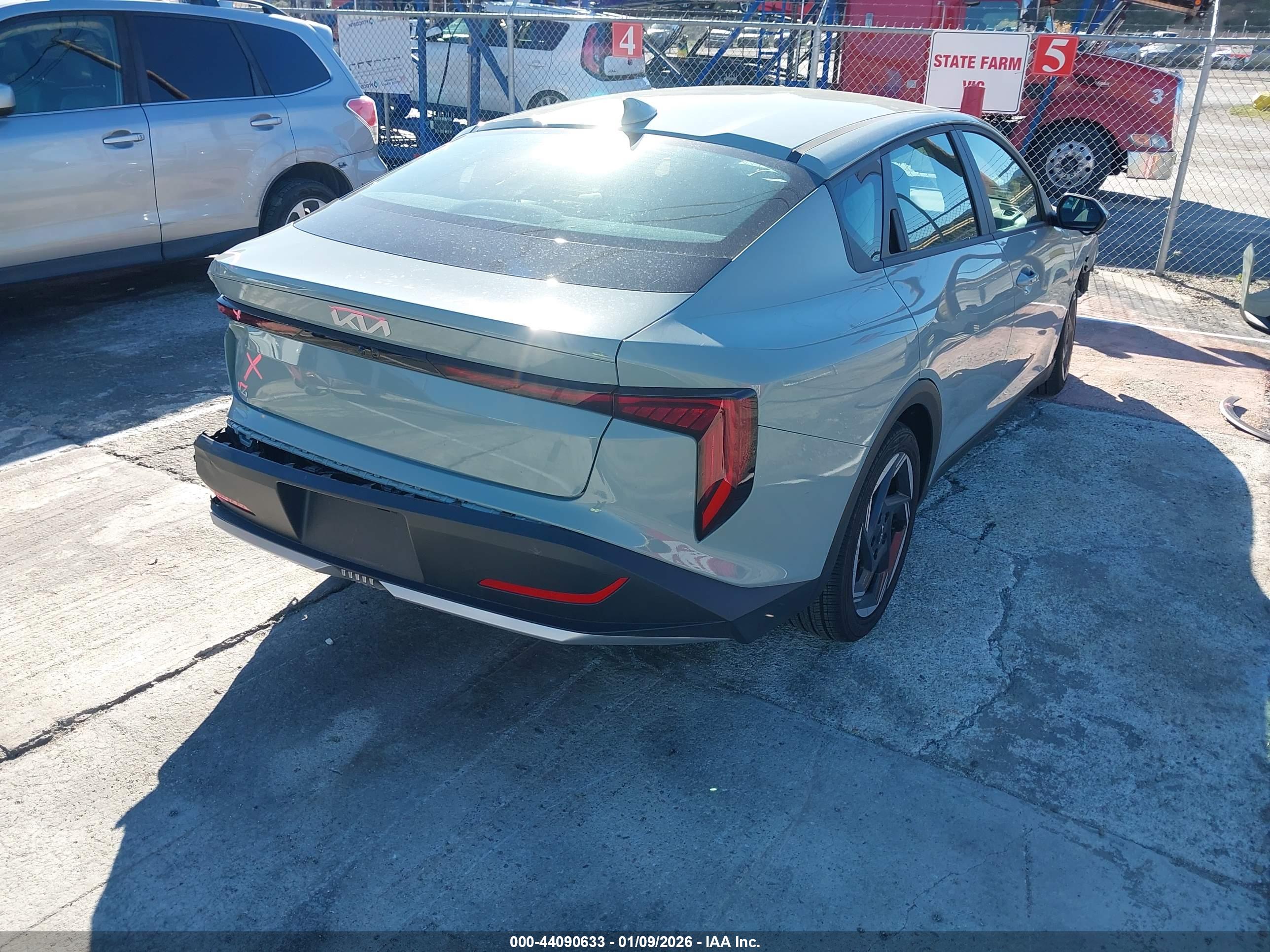 KIA K4 image 4
