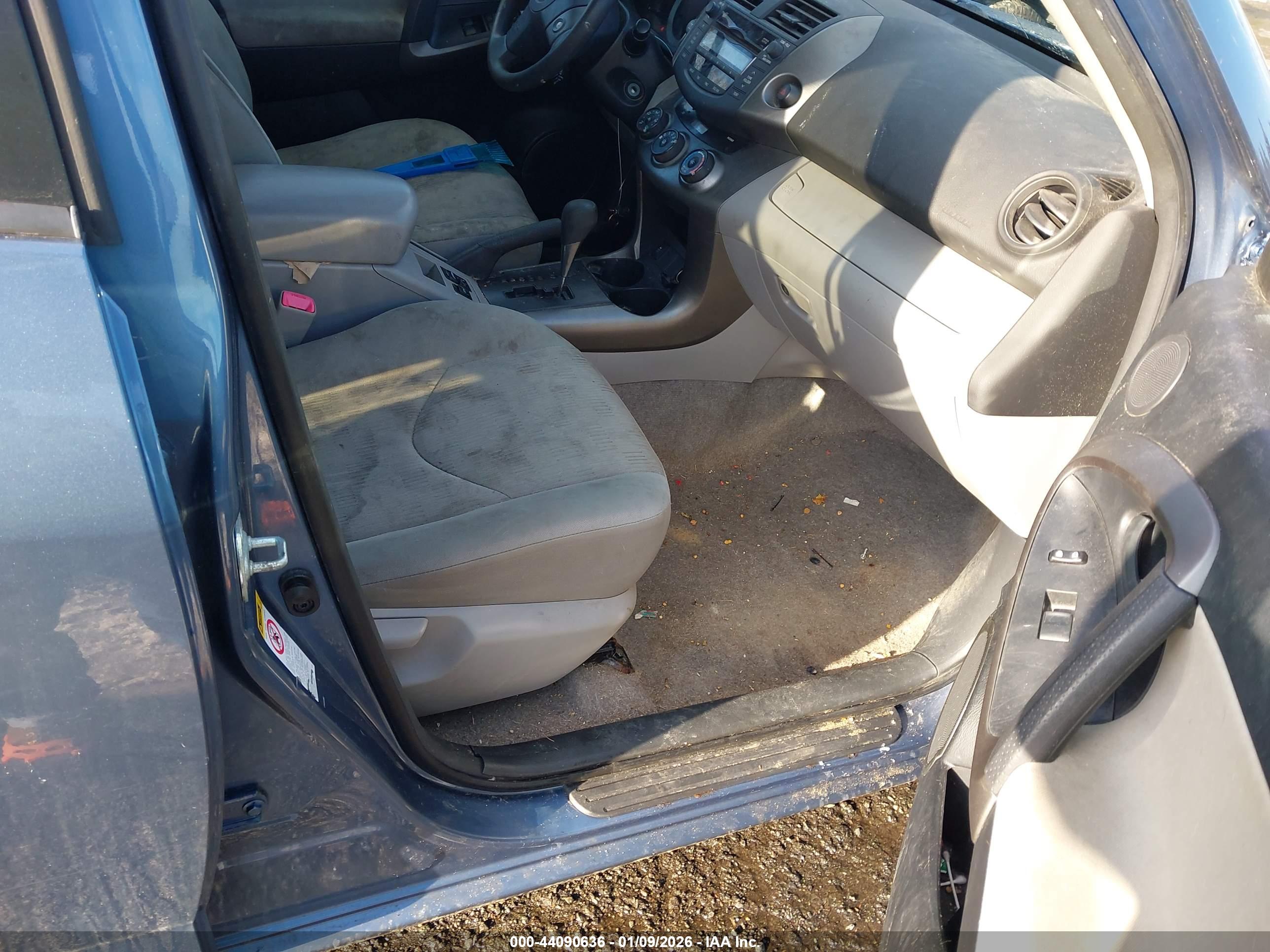 TOYOTA RAV4 image 5