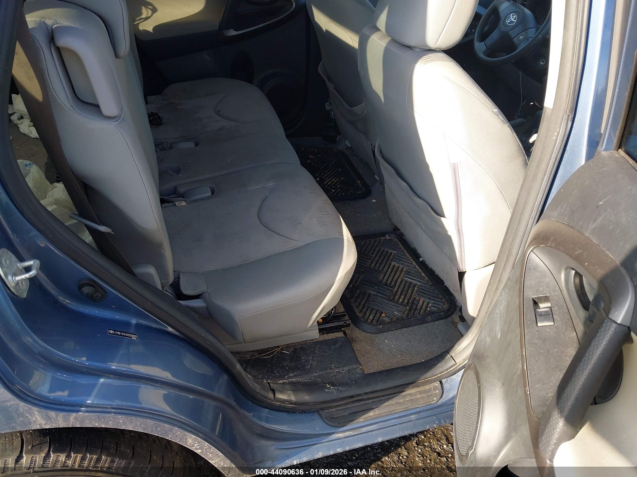 TOYOTA RAV4 image 8