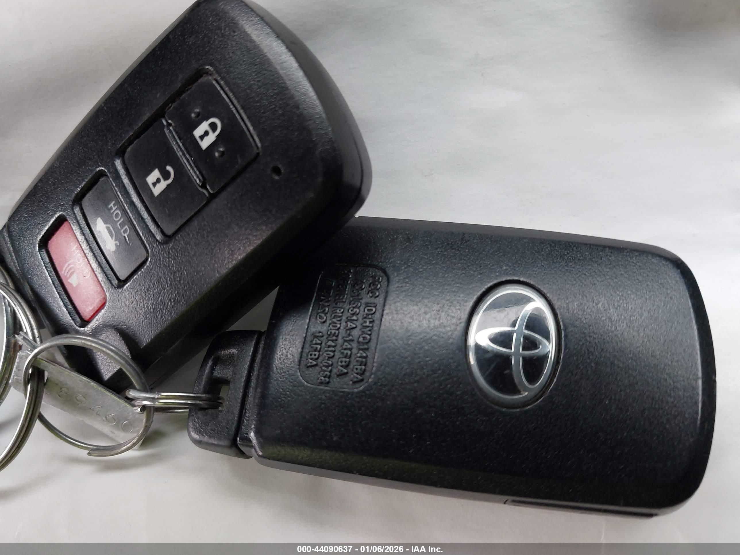 TOYOTA COROLLA image 11