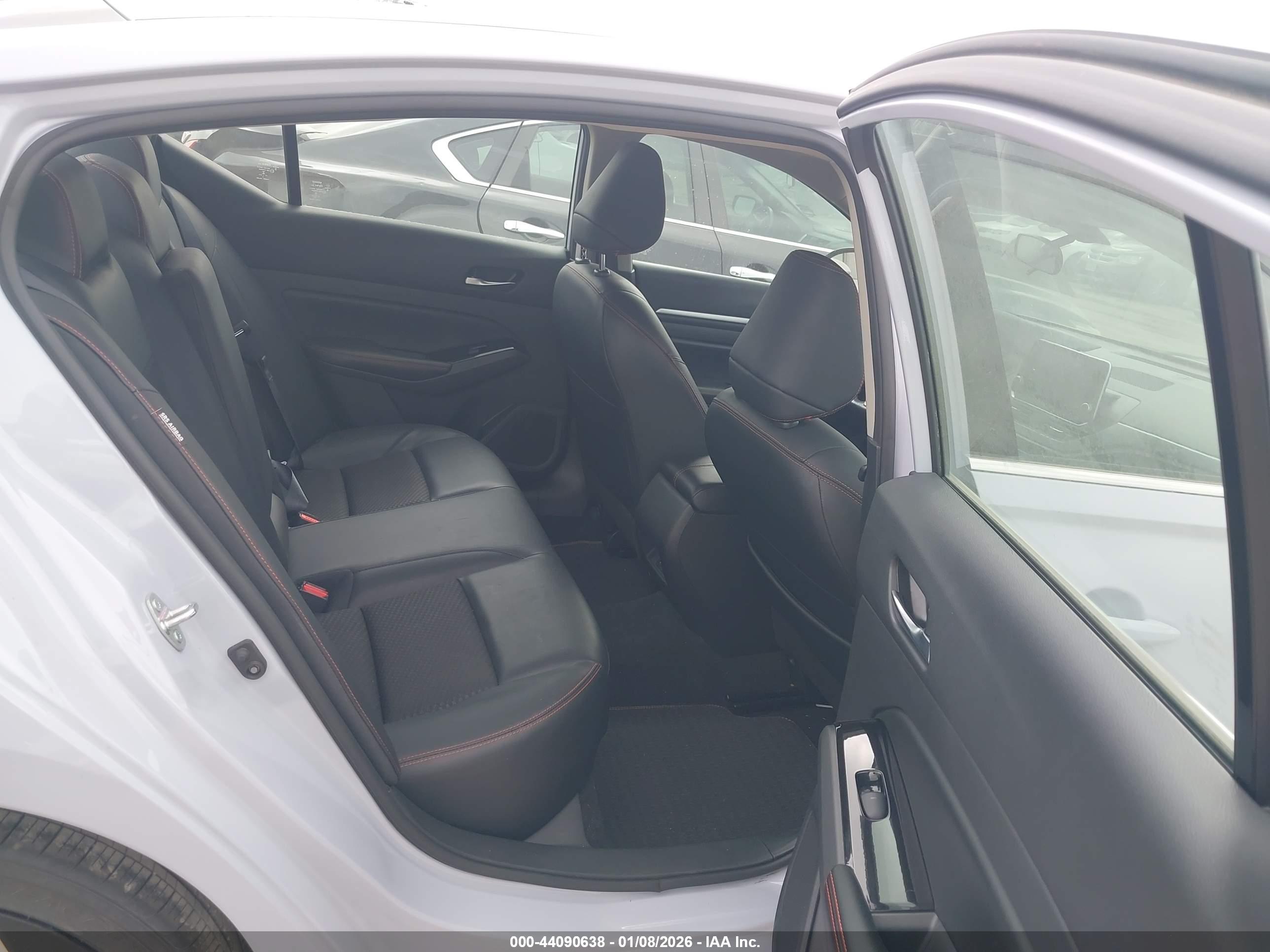 NISSAN ALTIMA image 8