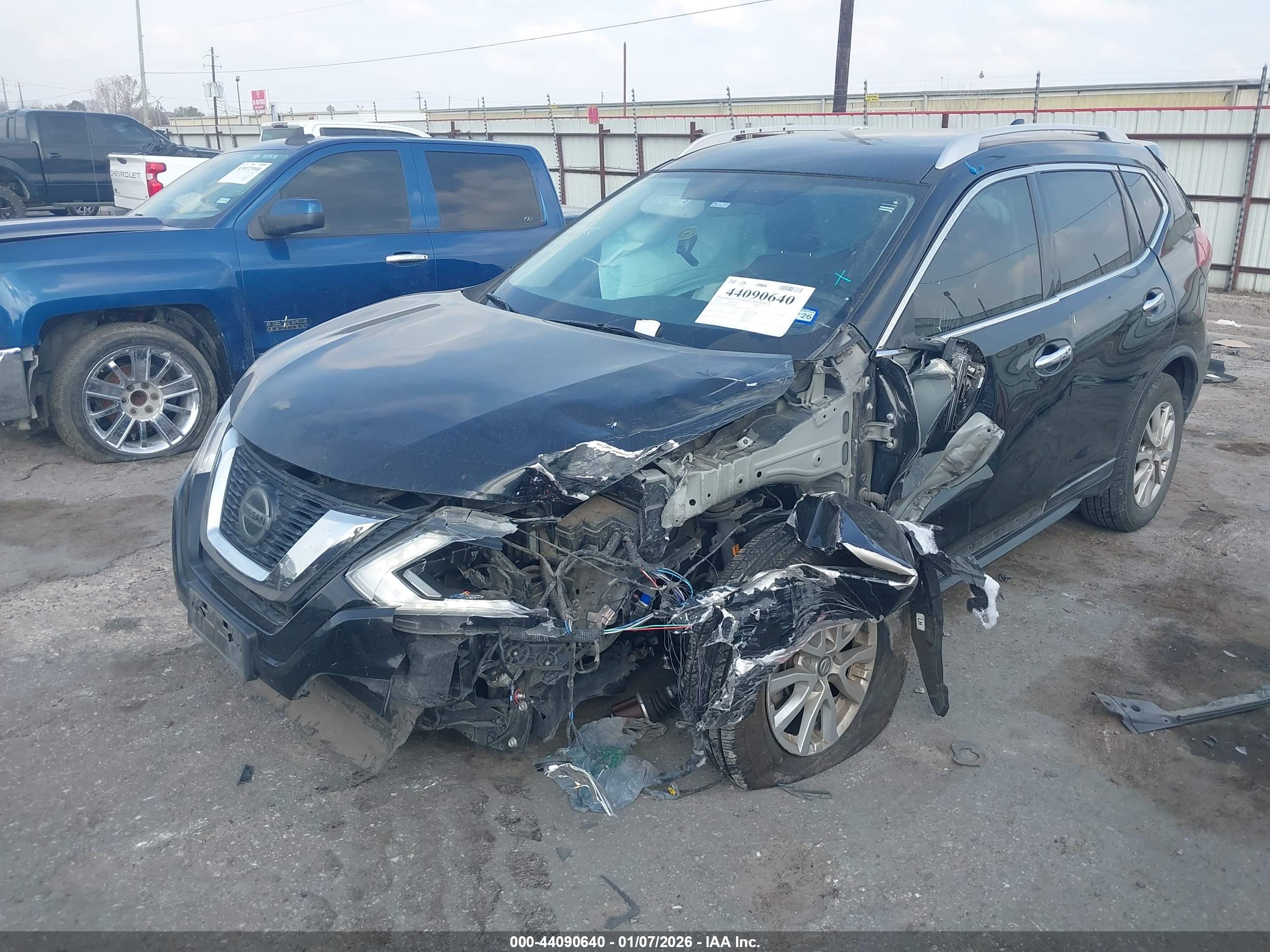 NISSAN ROGUE image 2