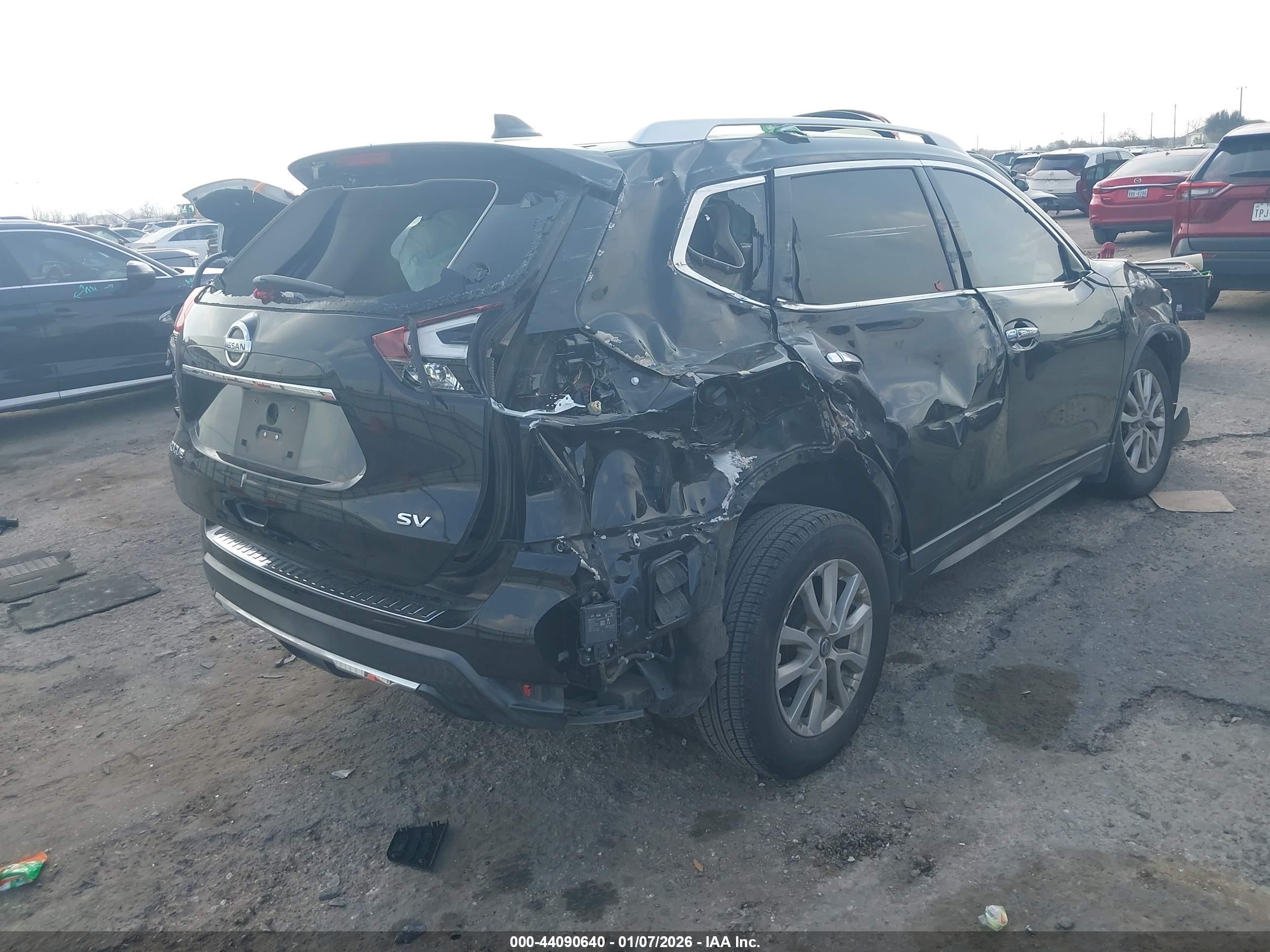 NISSAN ROGUE image 4
