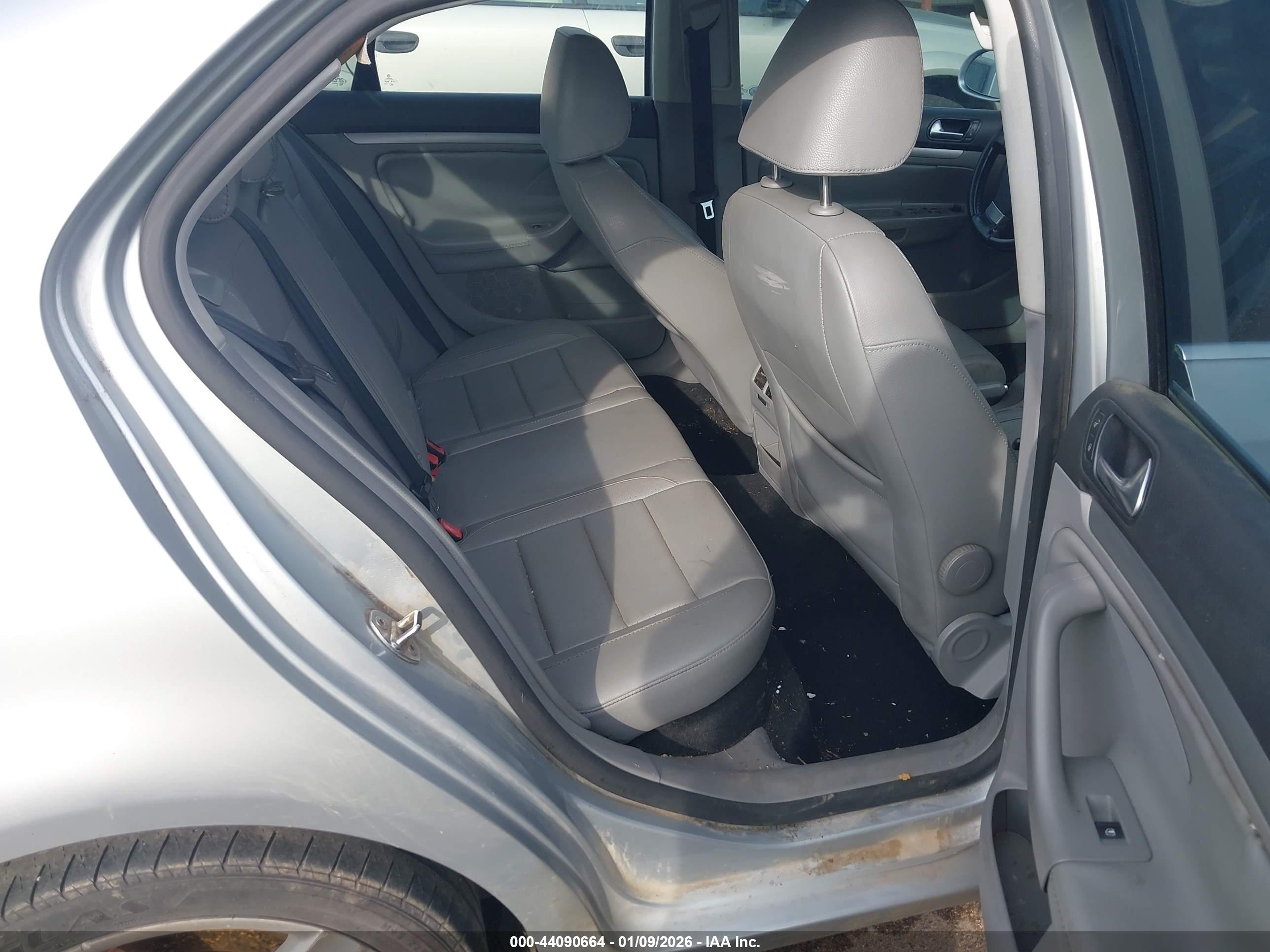 VOLKSWAGEN JETTA image 8
