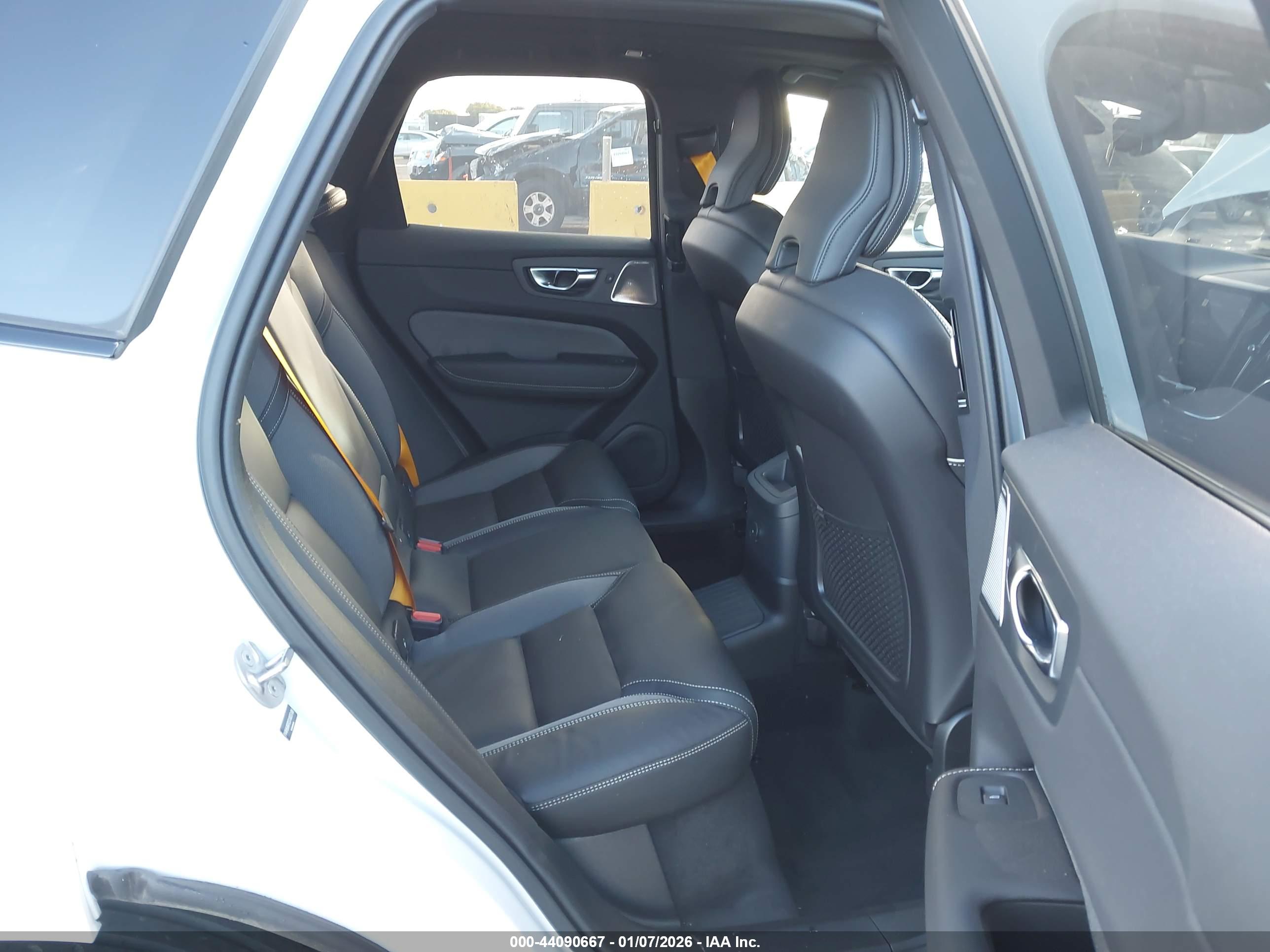 VOLVO XC60 image 8