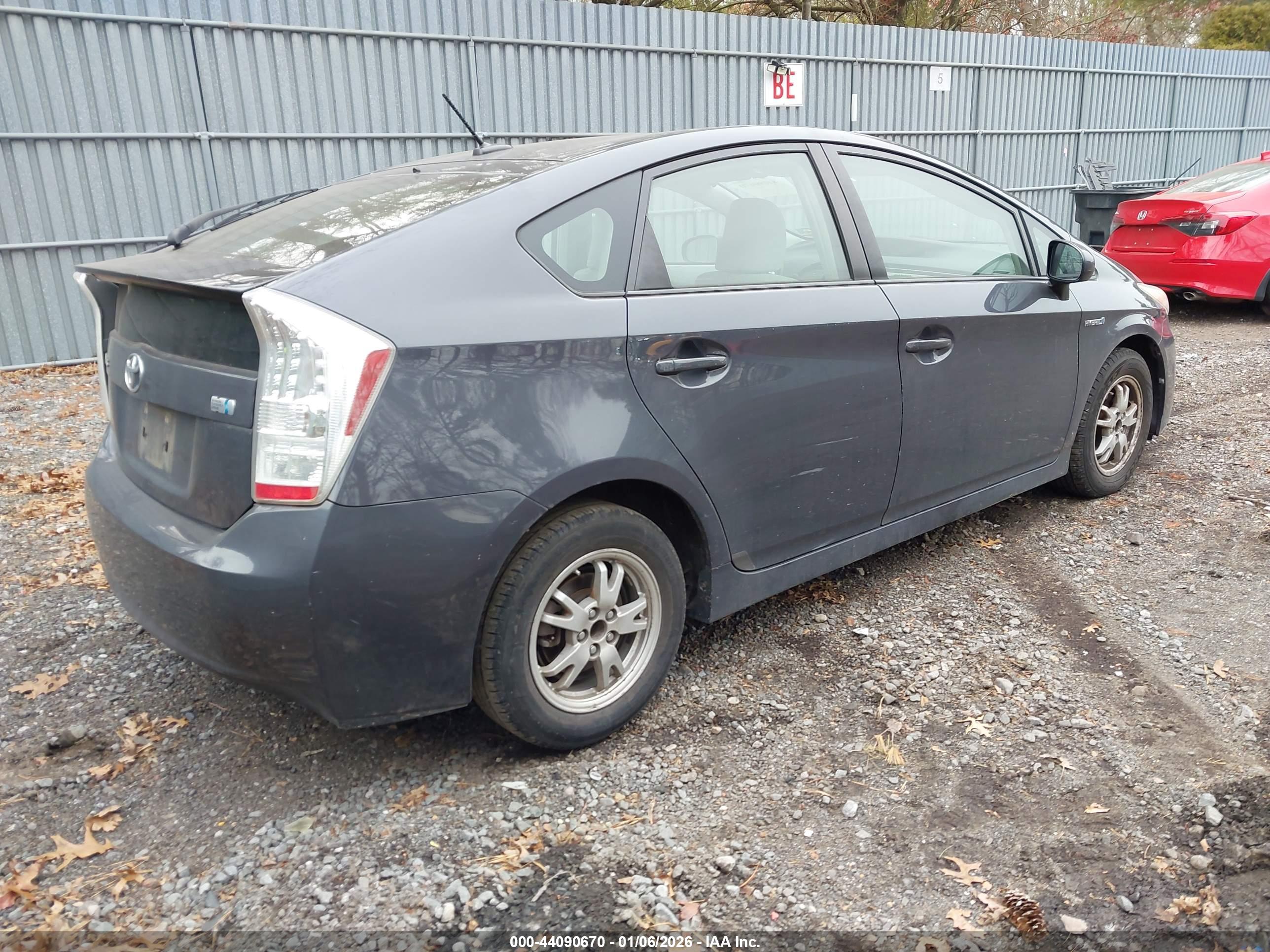 TOYOTA PRIUS image 4